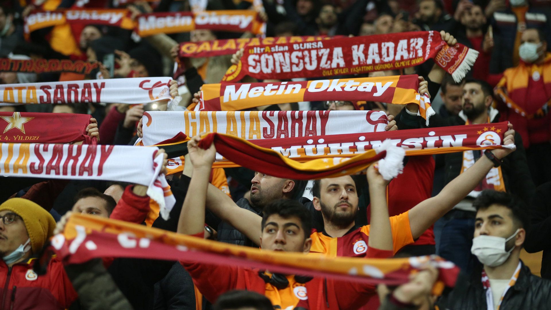 Galatasaray fans. Galatasaray vs Marsilya. 11.25.2021