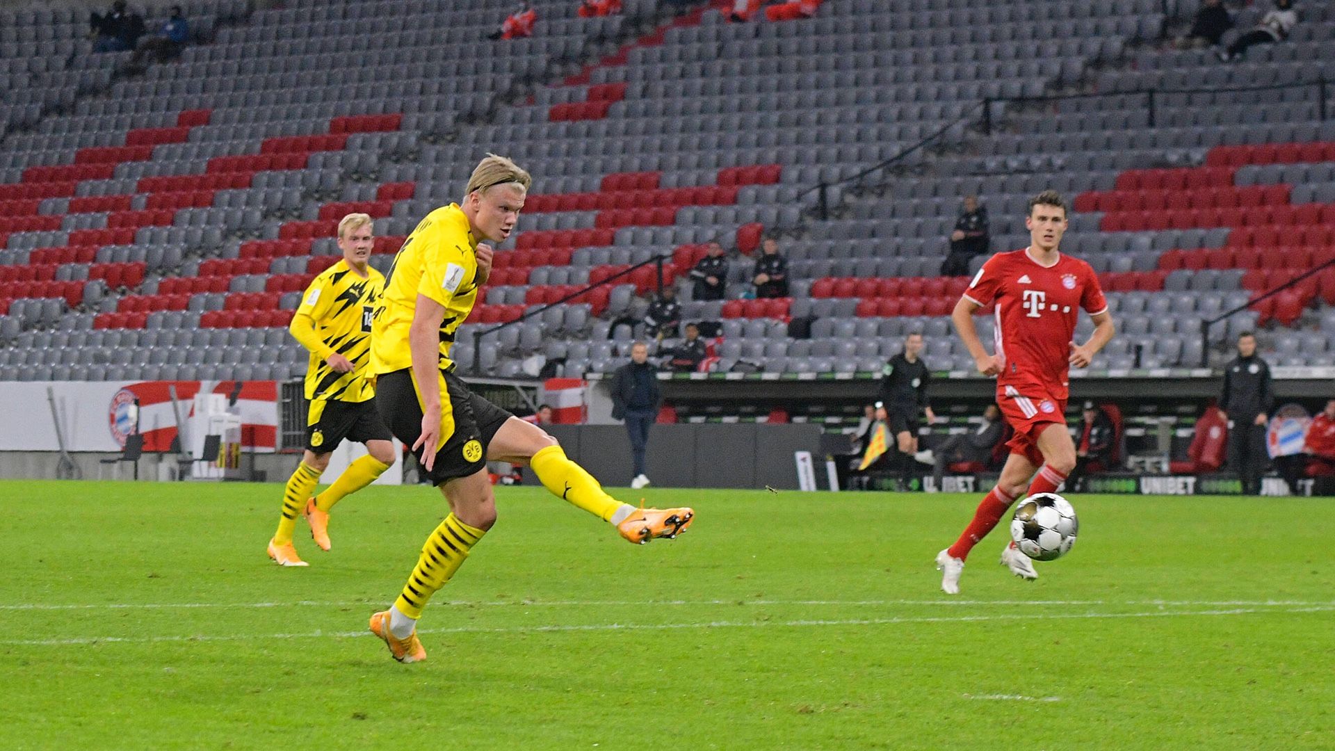 ONLY GERMANY Benjamin Pavard Erling Haaland Bayern Munchen Borussia Dortmund Supercup 30092020