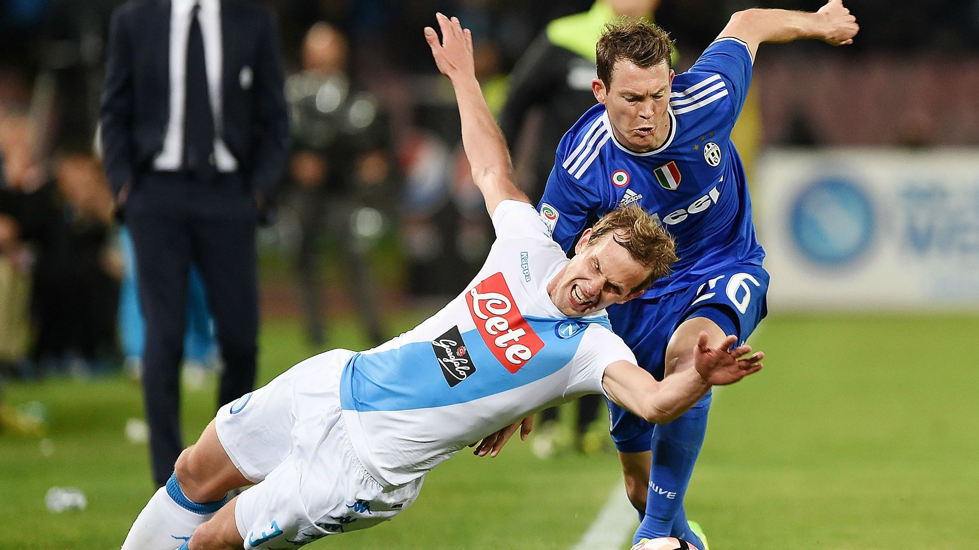 Strinic Lichtsteiner Napoli Juventus Serie A