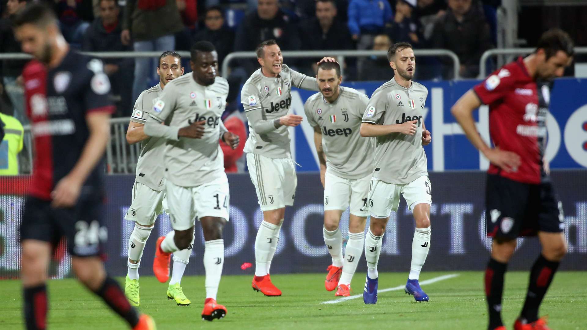 Juventus celebrating goal against Cagliari