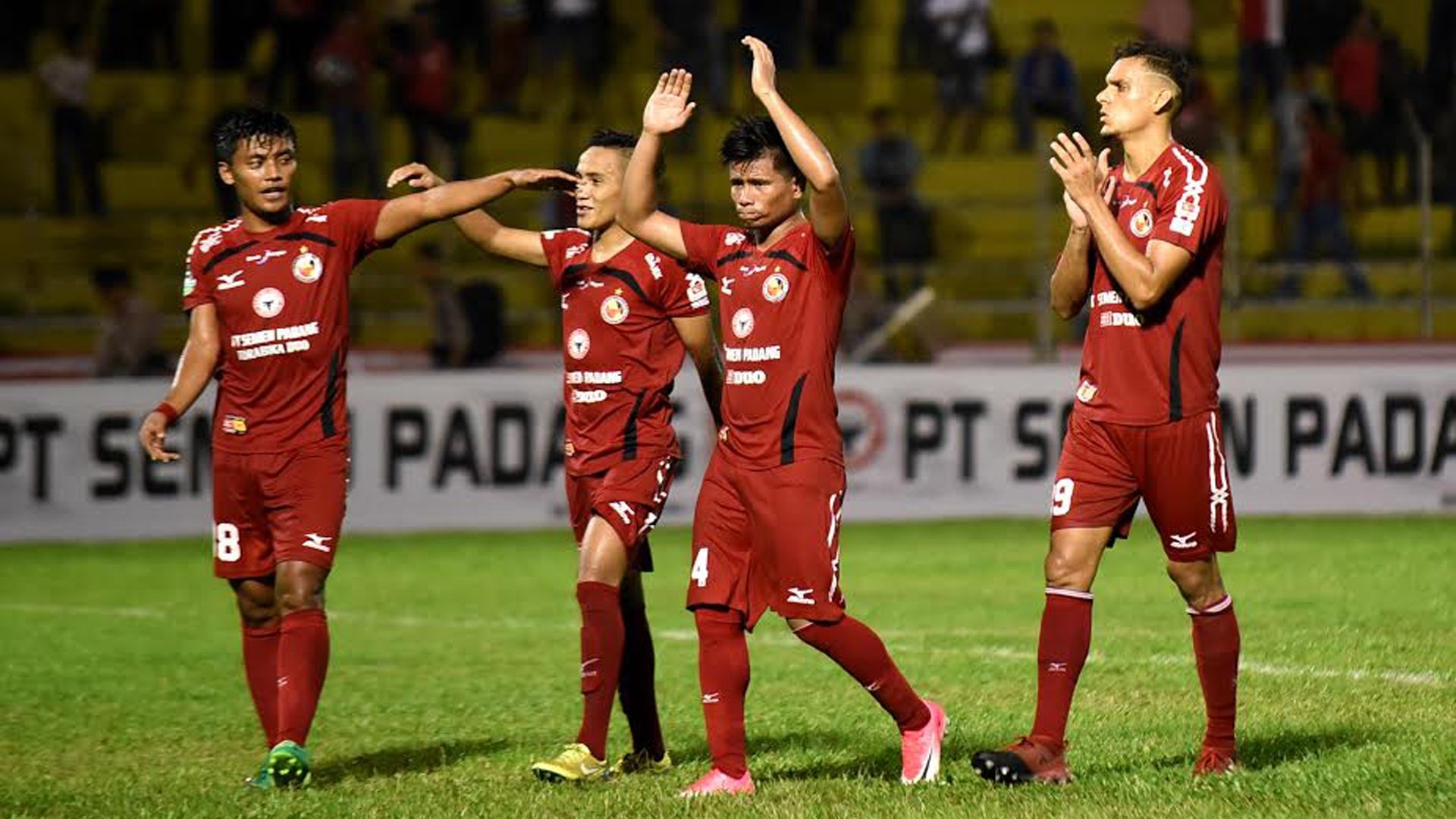 Selebrasi Semen Padang - Tambun Naibaho