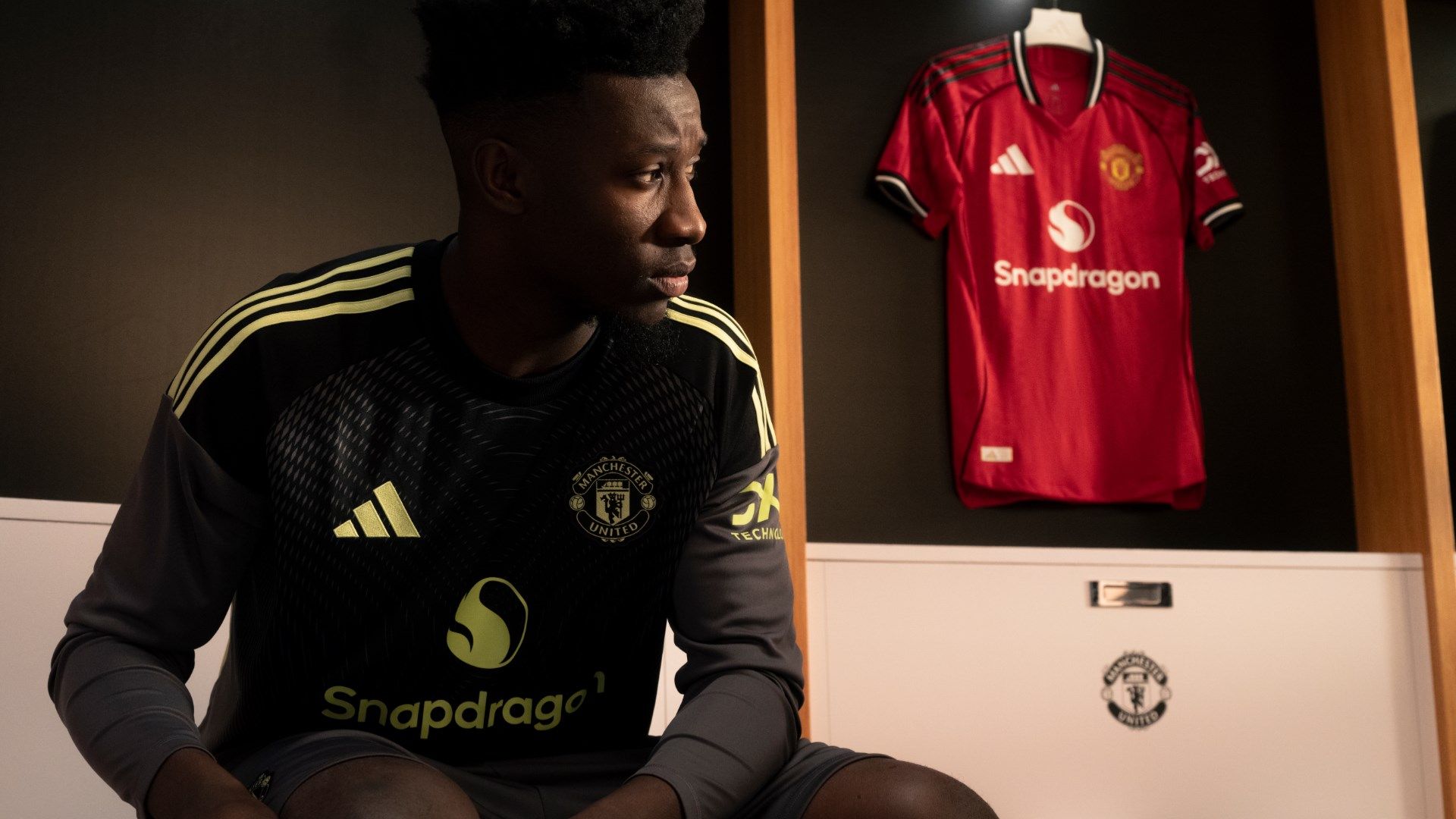Andre Onana Man Utd home goalkeeper 2025-26 kit