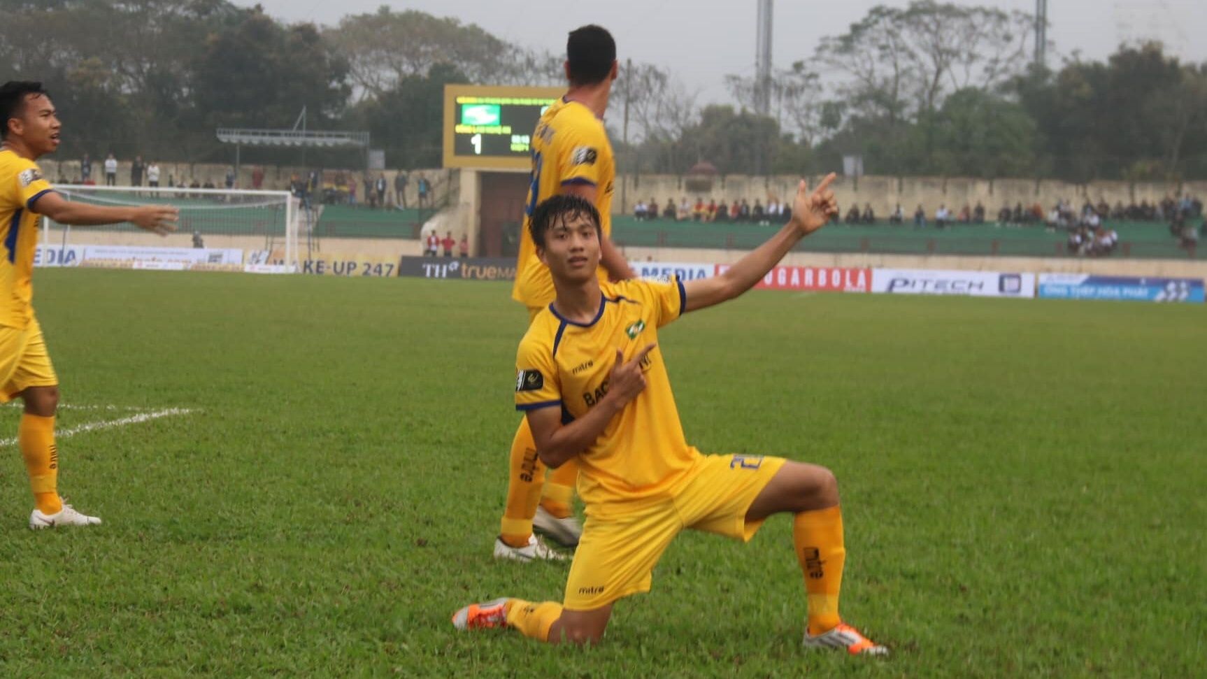 Phan Van Duc SLNA vs Quang Nam V.League 2019 Văn Đức. Phan Văn Đức. SLNA. Văn Đức chấn thương. Lịch thi đấu ĐT Việt Nam. Vòng loại World Cup. HLV Park Hang-seo. ĐT Việt Nam. Trực tiếp bóng đá V.League 2020.  V.League 2020. Lịch thi đấu V.League 2020. Lịch thi đấu của SLNA tại V.League 2020.