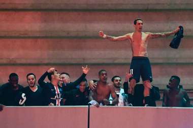 PSG players and fans celebrate