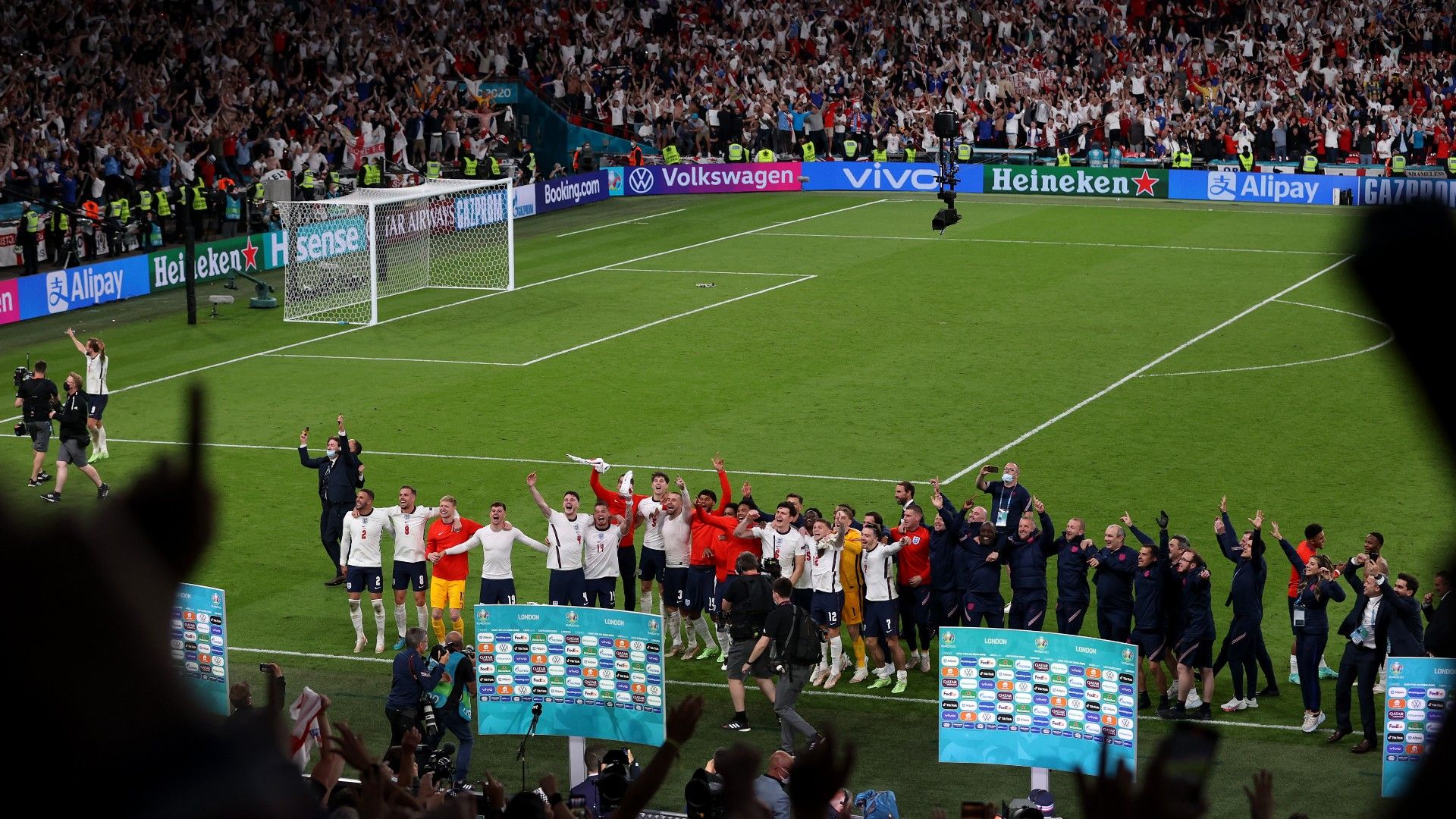 ENGLAND FANS WEMBLEY PARTY DÄNEMARK EM HALBFINALE
