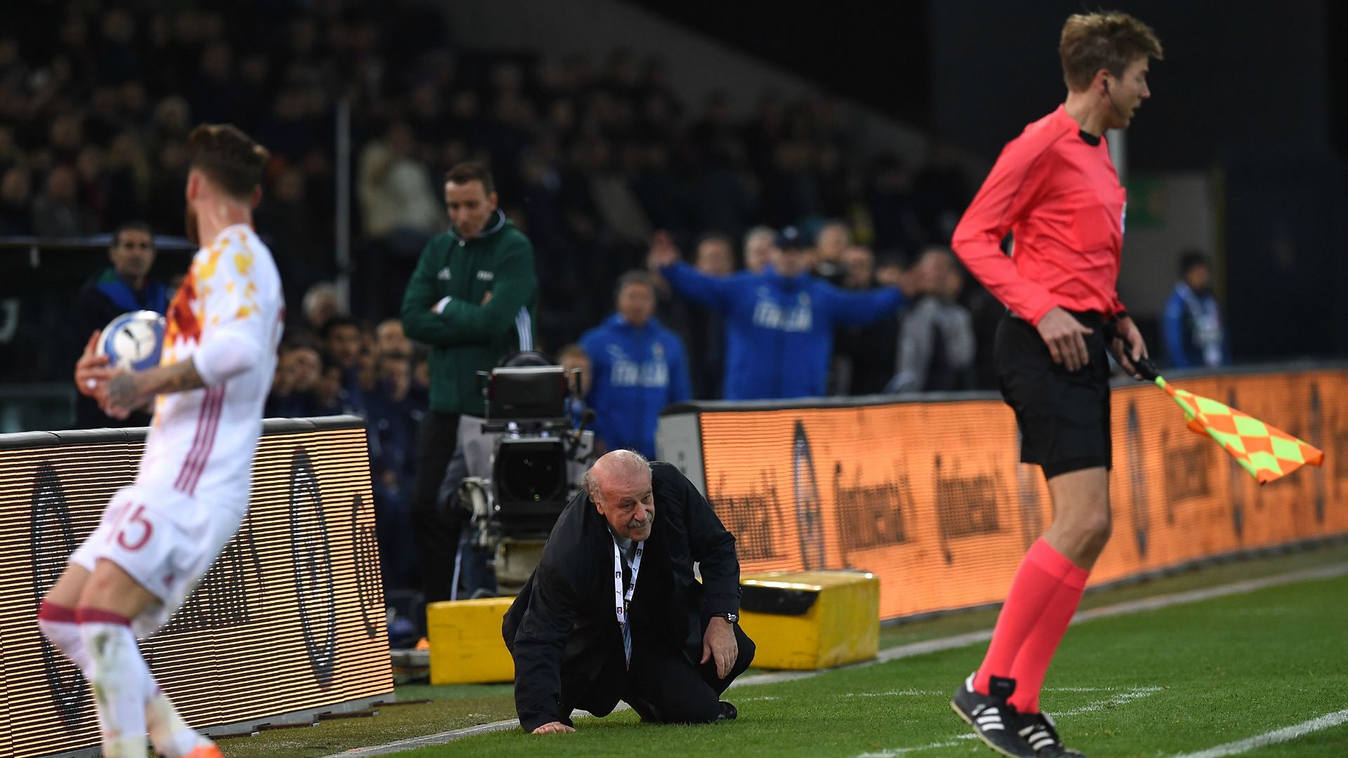 Vicente Del Bosque falls on the field Italy Spain friendly 24032016