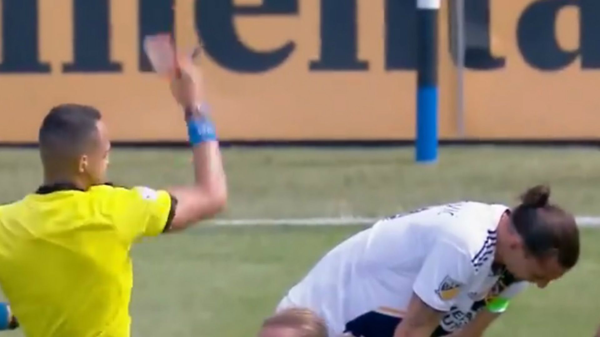 captura ibrahimovic red card 21052018