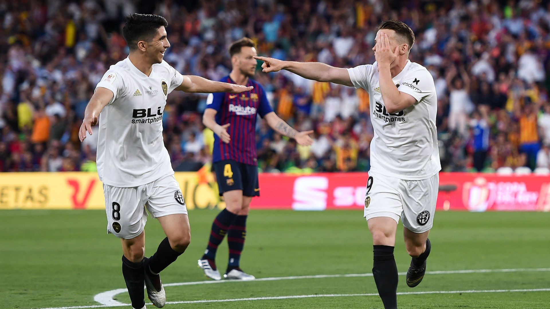 Kevin Gameiro Carlos Soler Valencia Barcelona Copa del Rey 2019