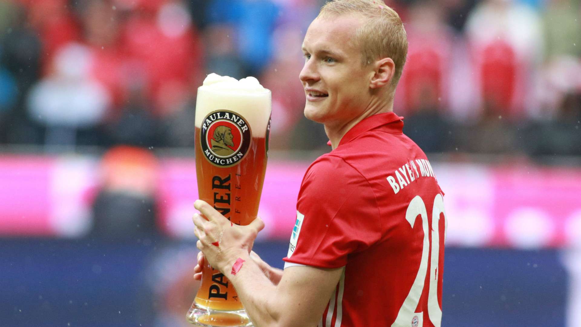 ONLY GERMANY Sebastian Rode FC Bayern Bundesliga 14052016