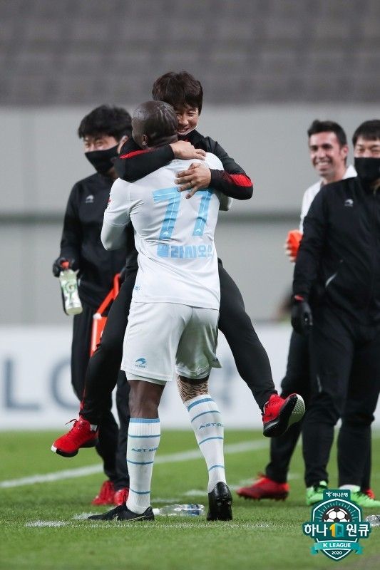 팔라시오스 김기동감독