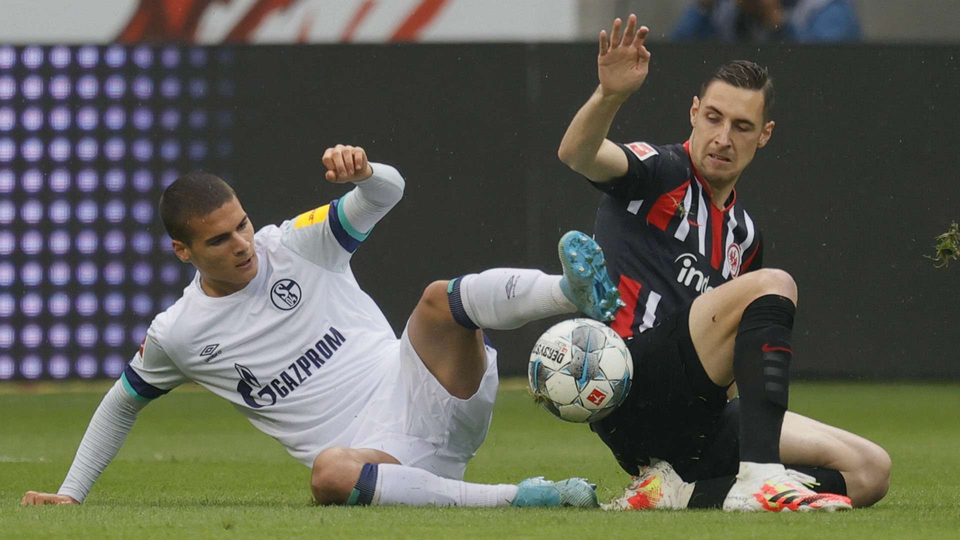 CAN BOZDOGAN SCHALKE DOMINIK KOHR EINTRACHT FRANKFURT GERMAN BUNDESLIGA 17062020