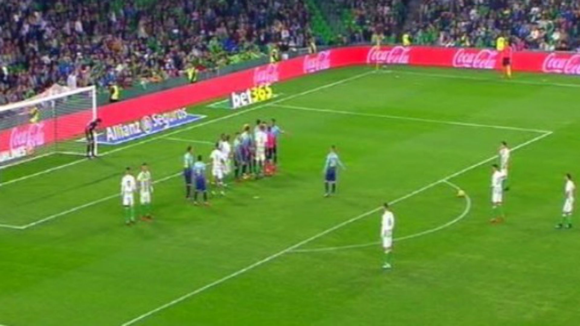 Guardado golazo tiro libre