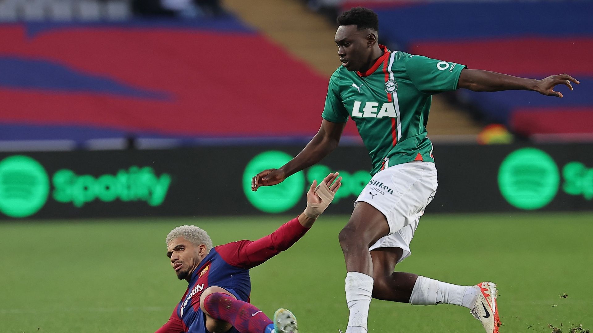 Samu Omorodion FC Barcelona Alavés 2023