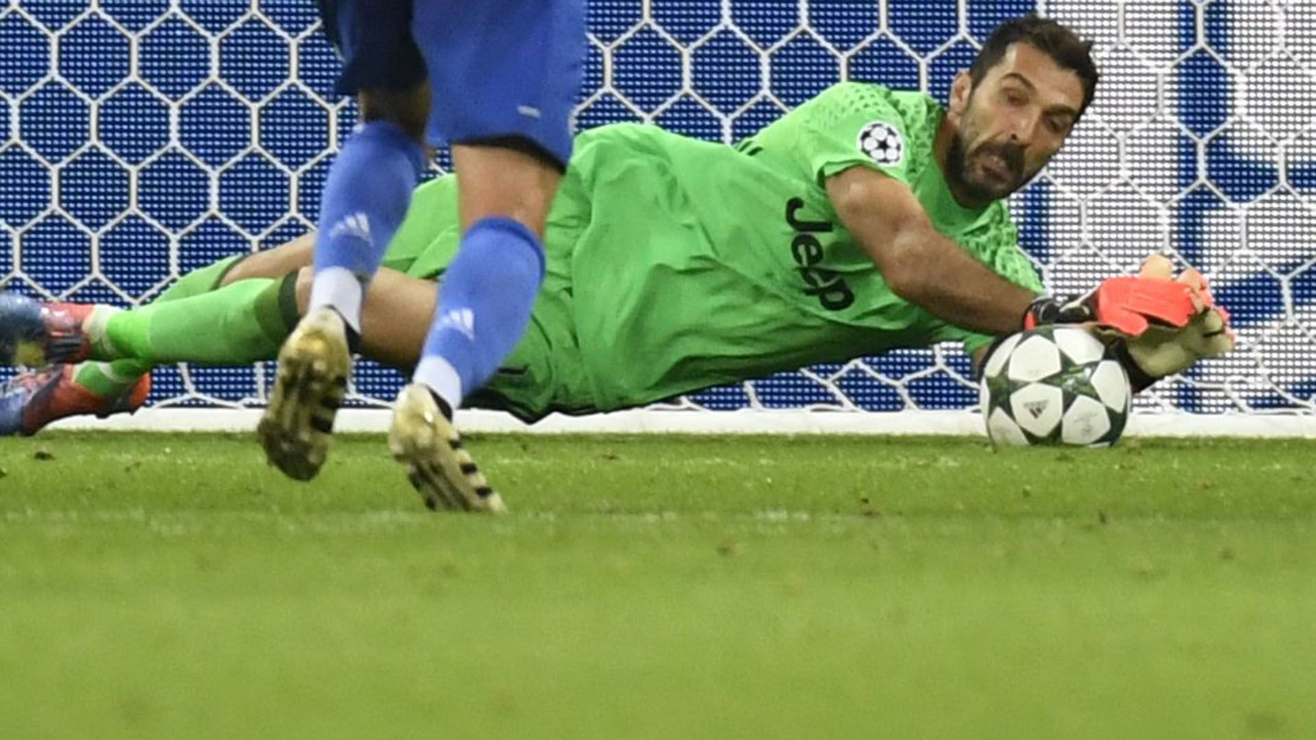Gigi Buffon Lyon Juventus Champions League