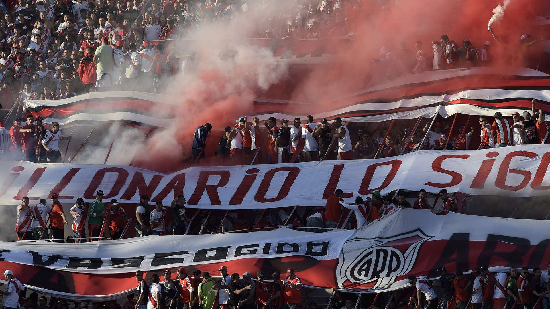 River hinchada fans