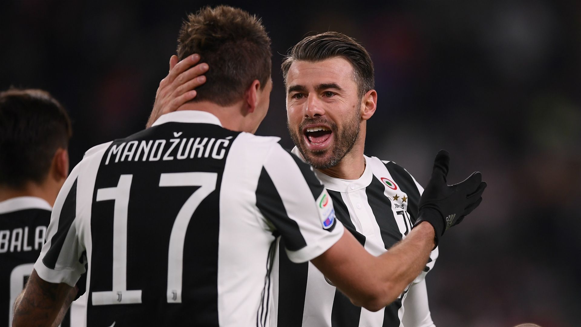 Mario Mandzukic Andrea Barzagli Juventus Crotone Serie A