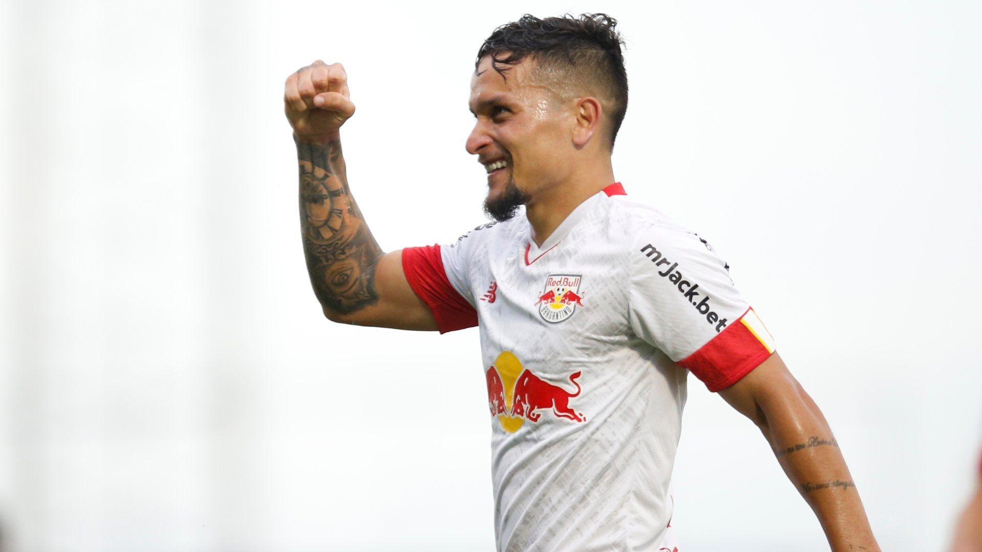 Artur, do RB Bragantino, comemora gol no Paulistão 2023