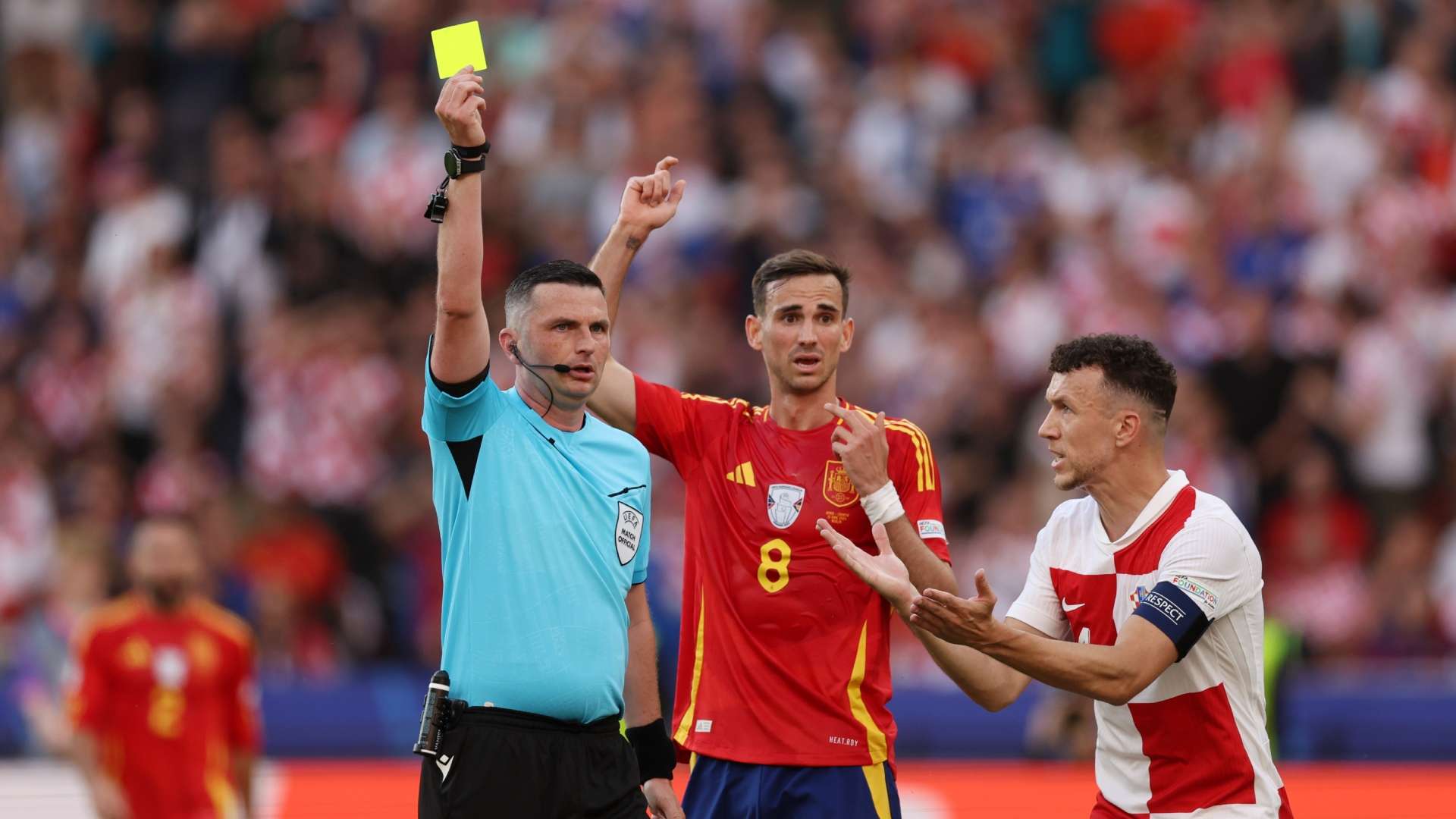 Fabian Ruiz España Croacia Michael Oliver
