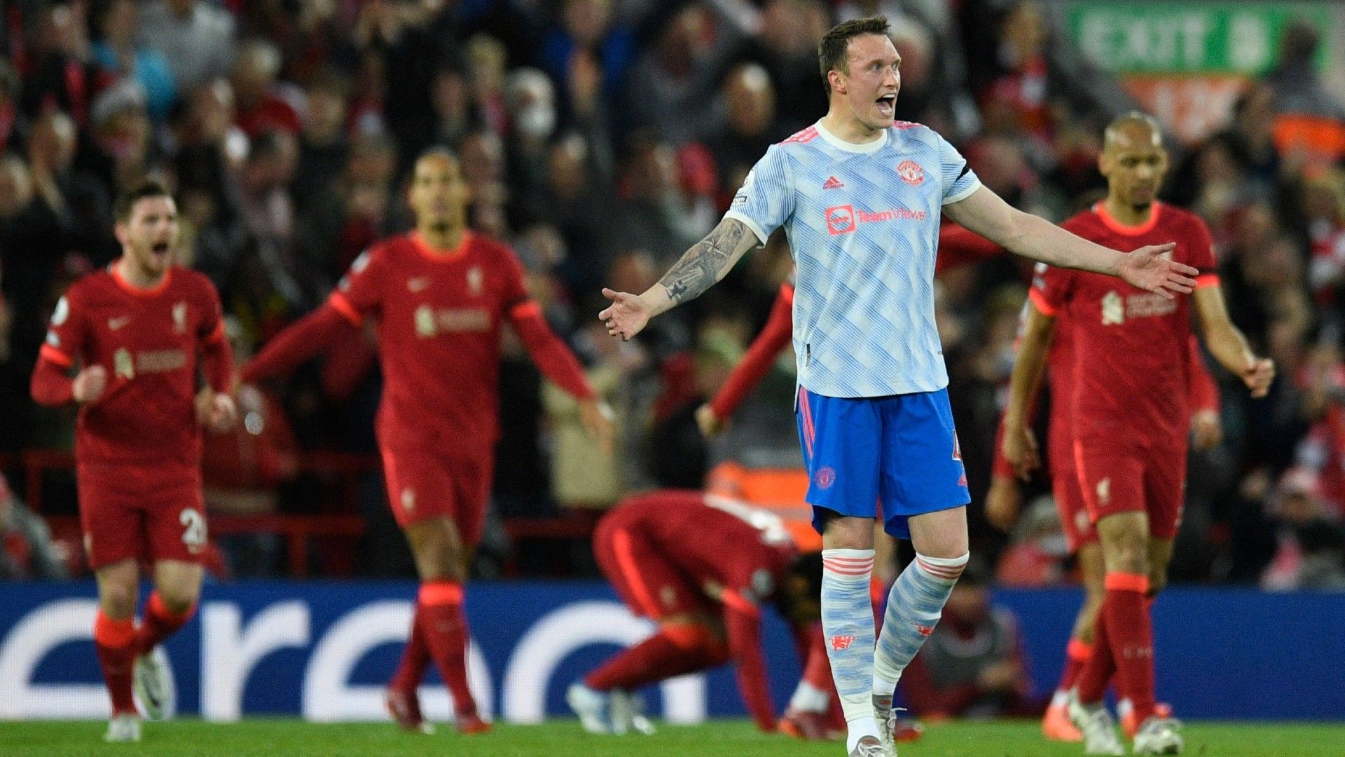 Phil Jones Liverpool Man Utd 2022