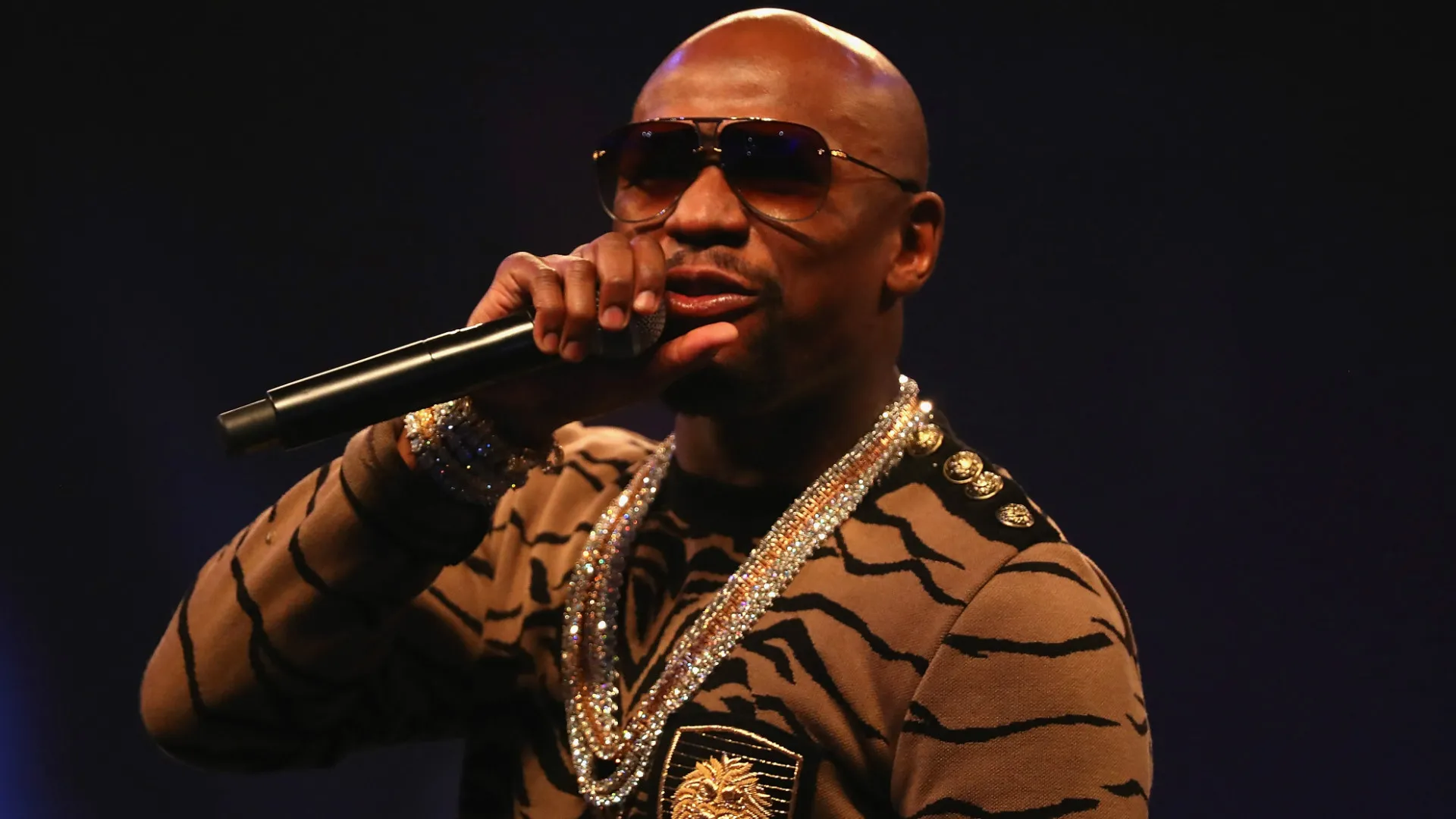 世紀の一戦”メイウェザー対マクレガーはどれほどスゴイ？収入・総資産をサッカー界と比較 | Goal.com 日本