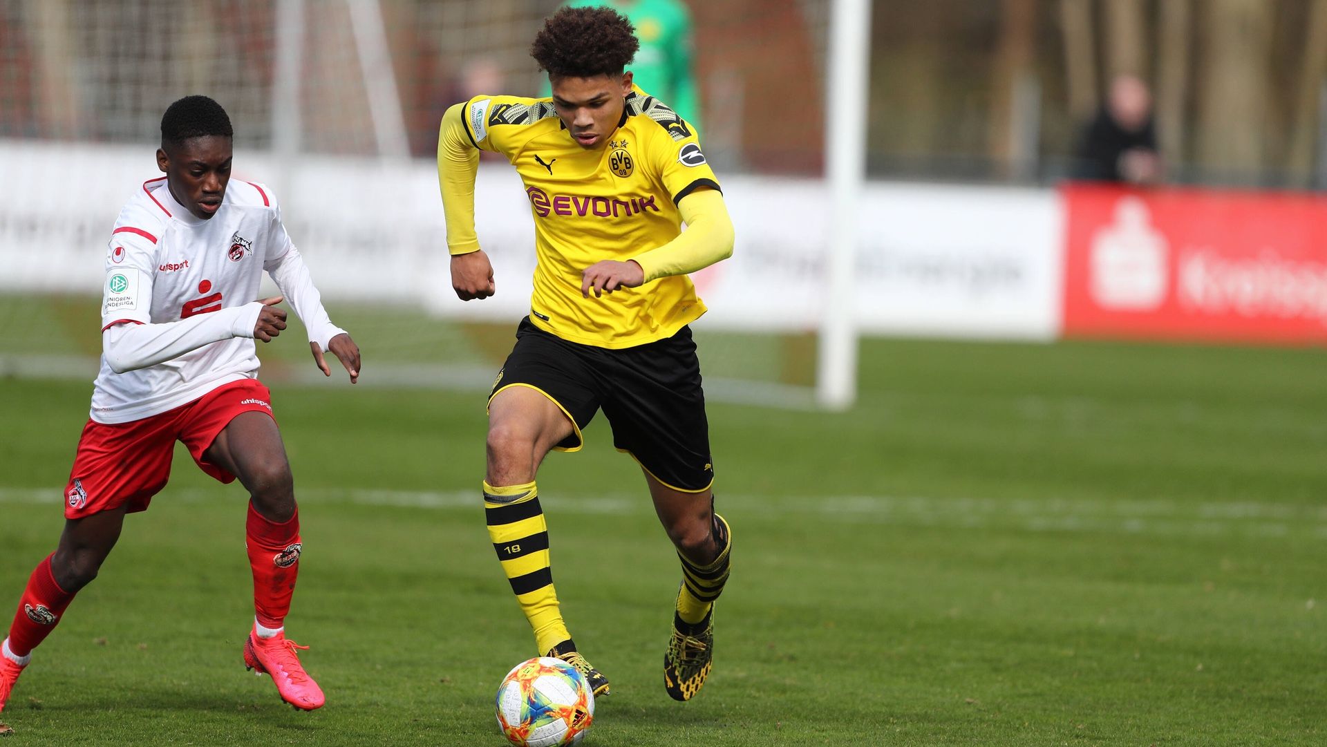 ONLY GERMANY Nnamdi Collins Borussia Dortmund U17 2020