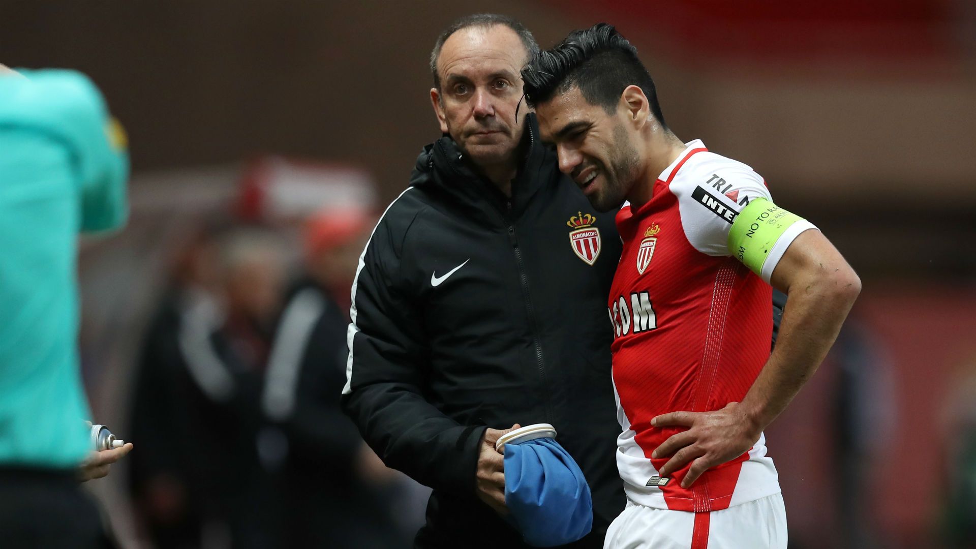 Radamel Falcao golpe en la cadera