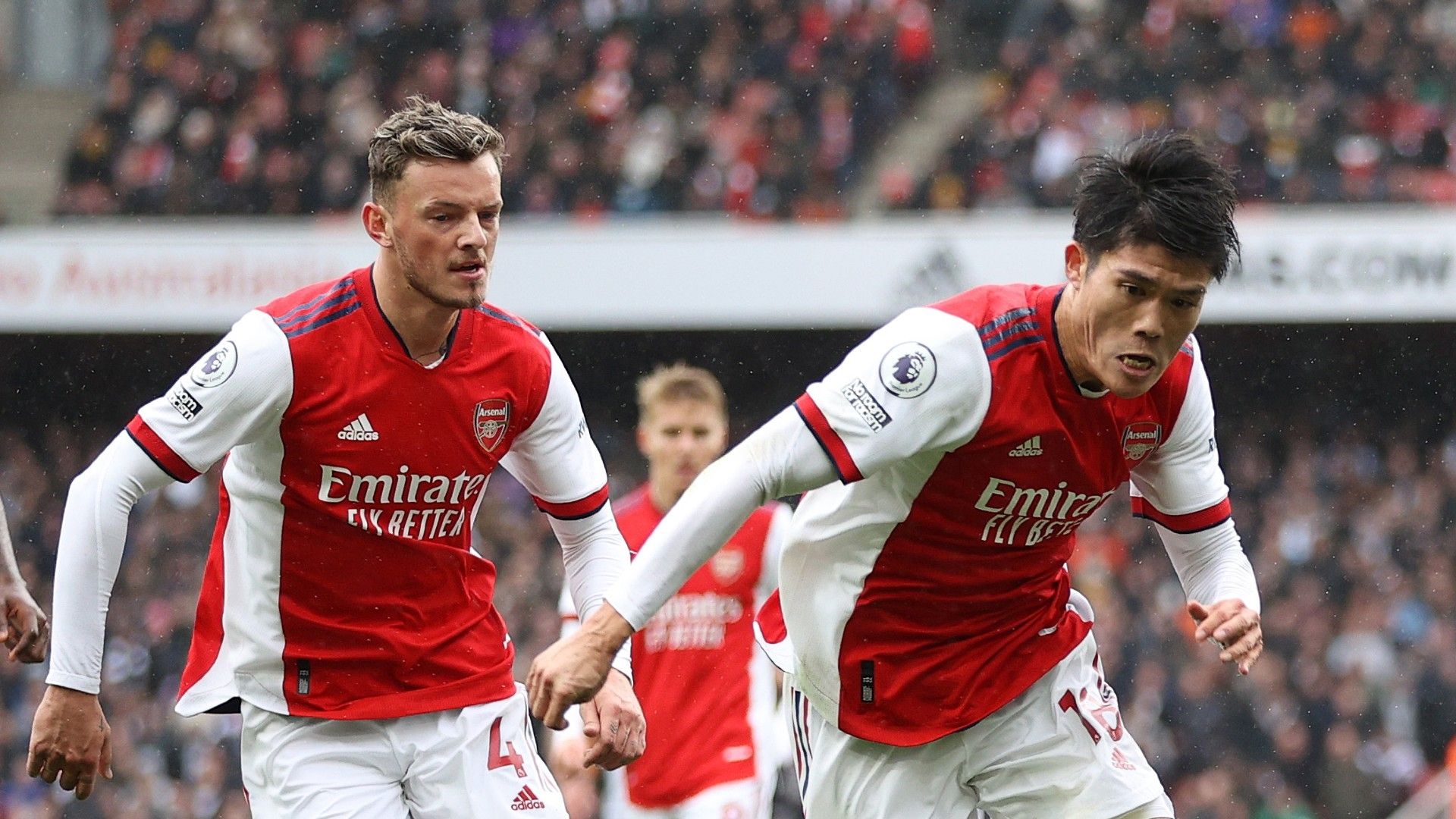 tomiyasu-white-arsenal-2021-12-18