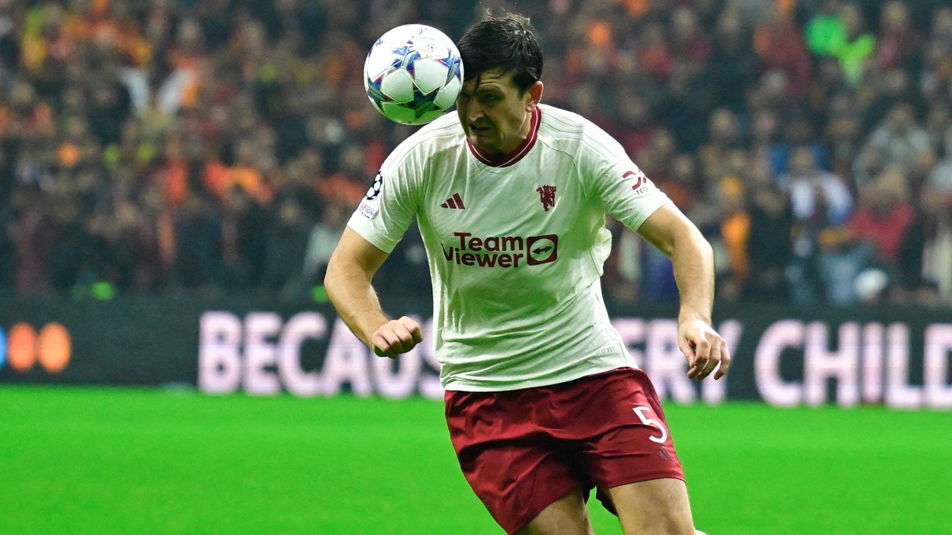 Harry Maguire Manchester United Galatasaray 2023-24 Champions League