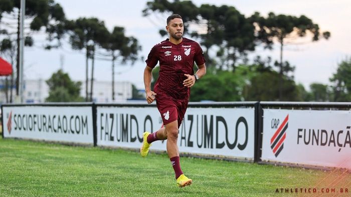 Renan Lodi, treinado no Athletico, 2022