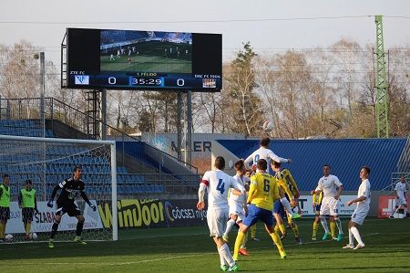 ZTE stadionavató