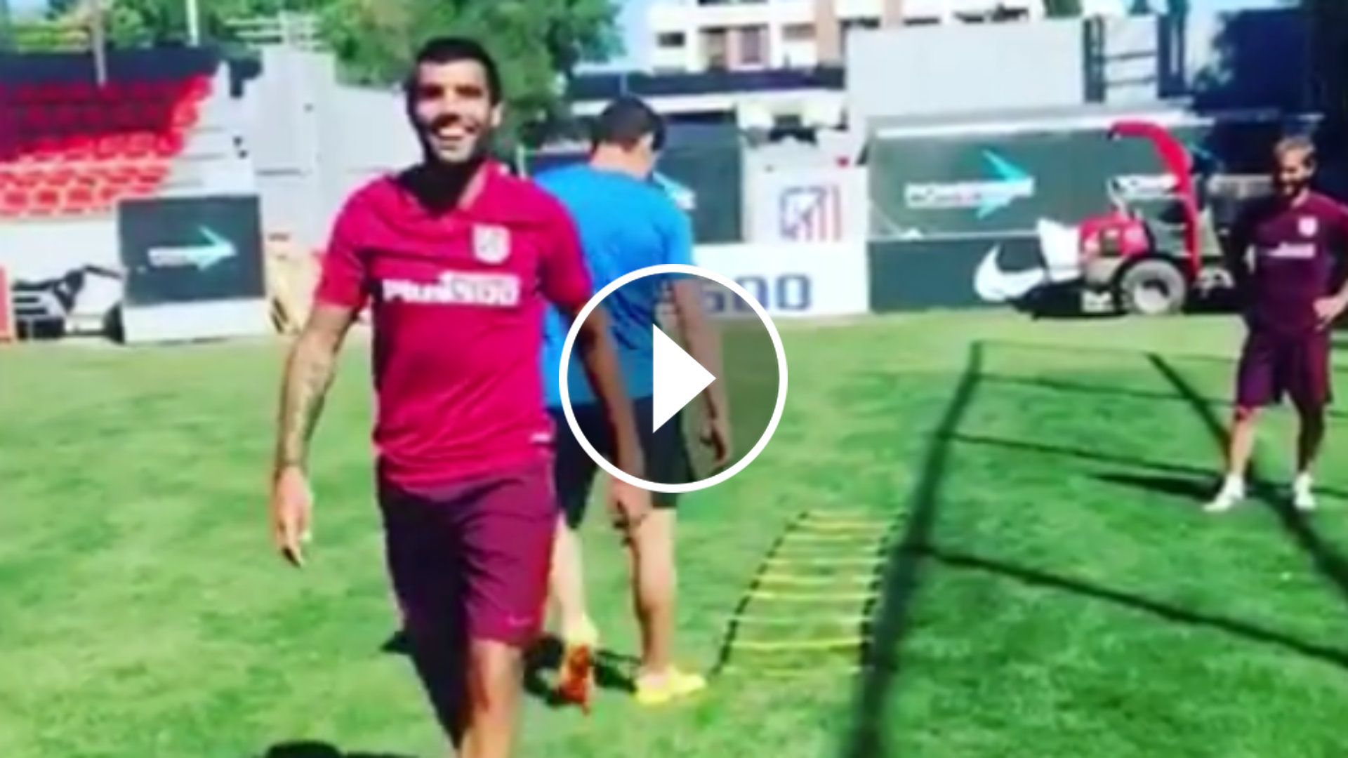 Play Augusto Fernández