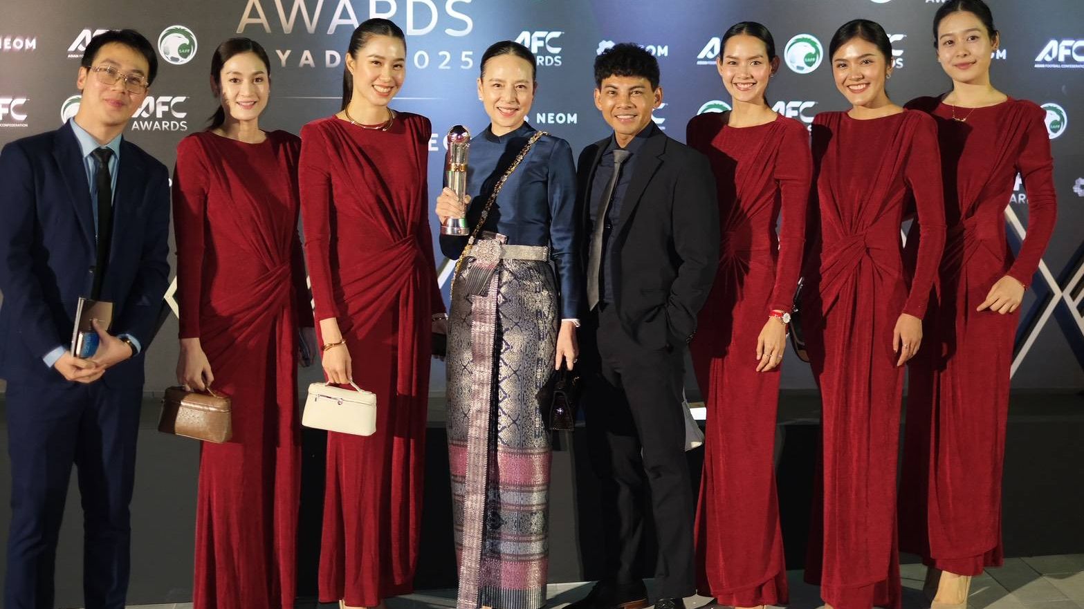 นวลพรรณ ล่ำซำ