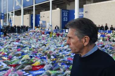 Leicester first team players pay tribute to club president