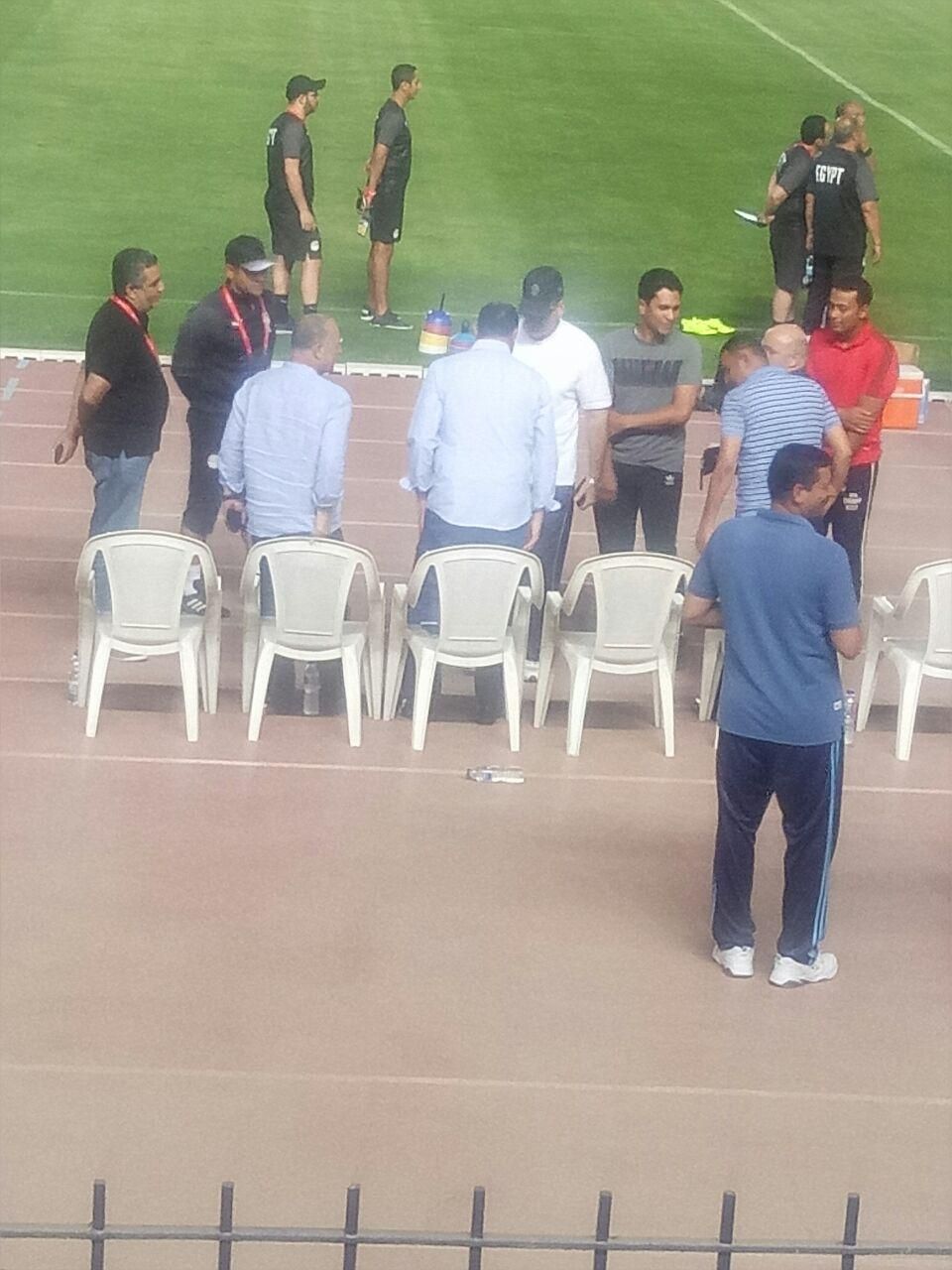 الخطيب يصافح أجيري