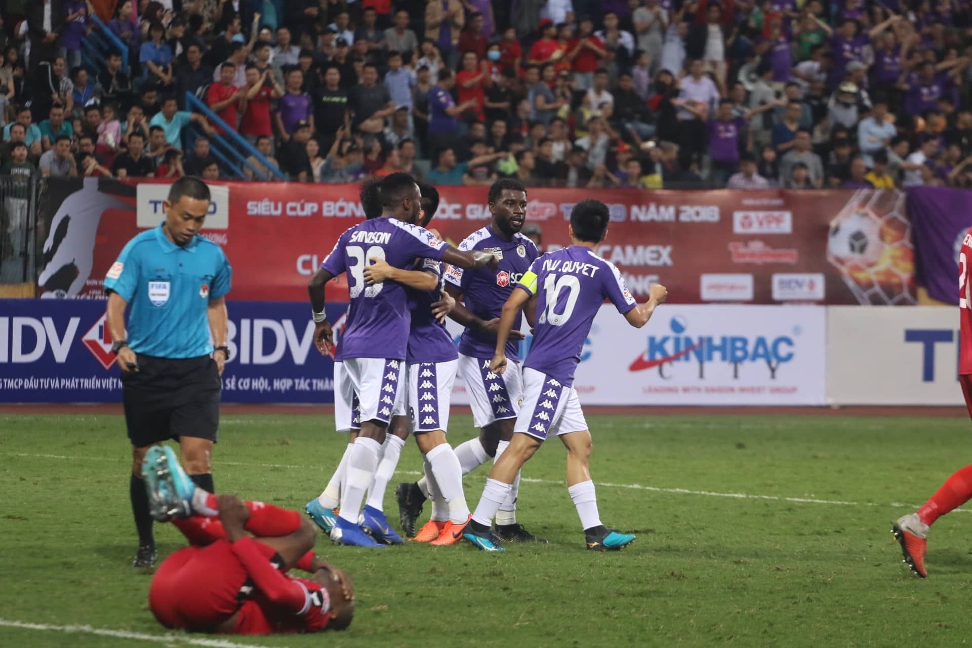 Hoang Vu Samson Nguyen Van Quyet Hanoi Binh Duong Vietnamese Super Cup 2019