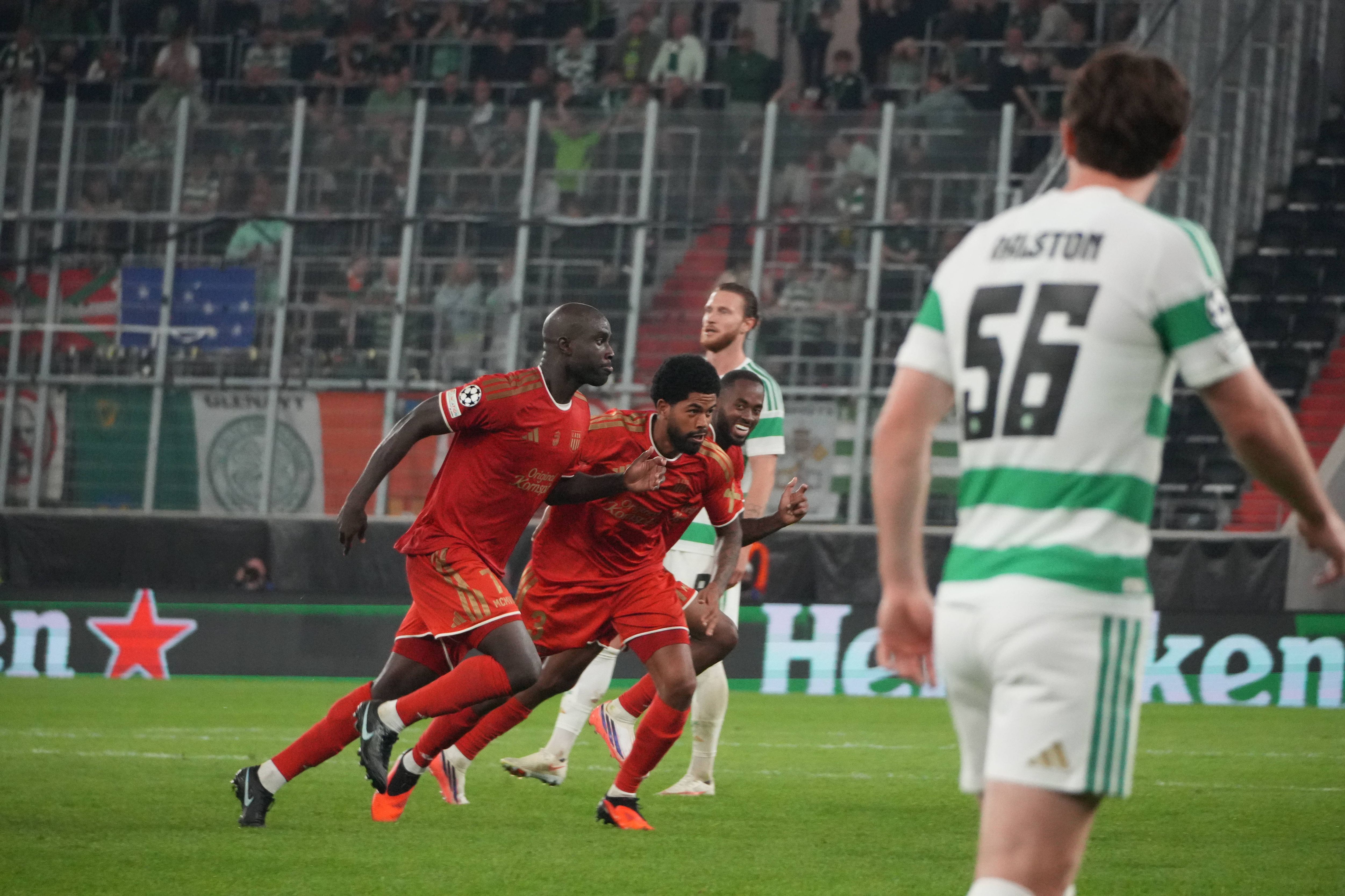 Fussball: Österreich: UEFA Champions League 2026 2027 - Play-offs, Rückspiel, 25.08.2026 - LASK Linz (Linzer ASK, Österreich) vs. Celtic FC (Glasgow, Schottland) - Oberösterreich Arena (Linz, Österreich); Samuel Adeniran (LASK Linz) mit dem Tor zum 5:1 - Jubel, Torjubel *** Soccer Austria UEFA Champions League 2026–2027 Playoffs, Second Leg, August 25, 2026, LASK Linz (Linzer ASK), Austria vs. Celtic FC, Glasgow, Scotland, Oberösterreich Arena Linz, Austria; Samuel Adeniran of LASK Linz celebrates after scoring the goal that made it 5–1; goal celebration Copyright: xLukasxBierederx