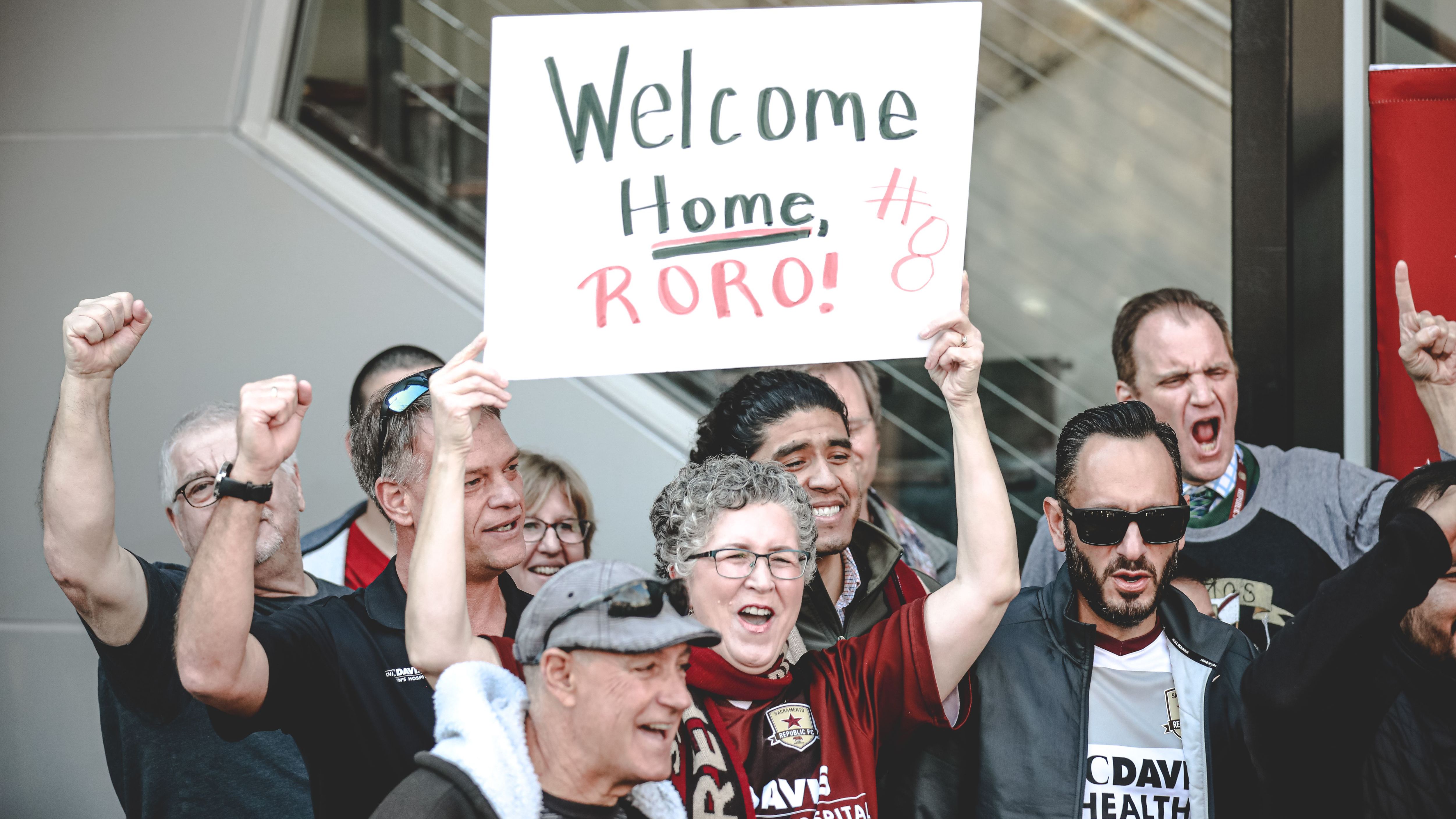 Fans welcome Rodrigo Lopez 