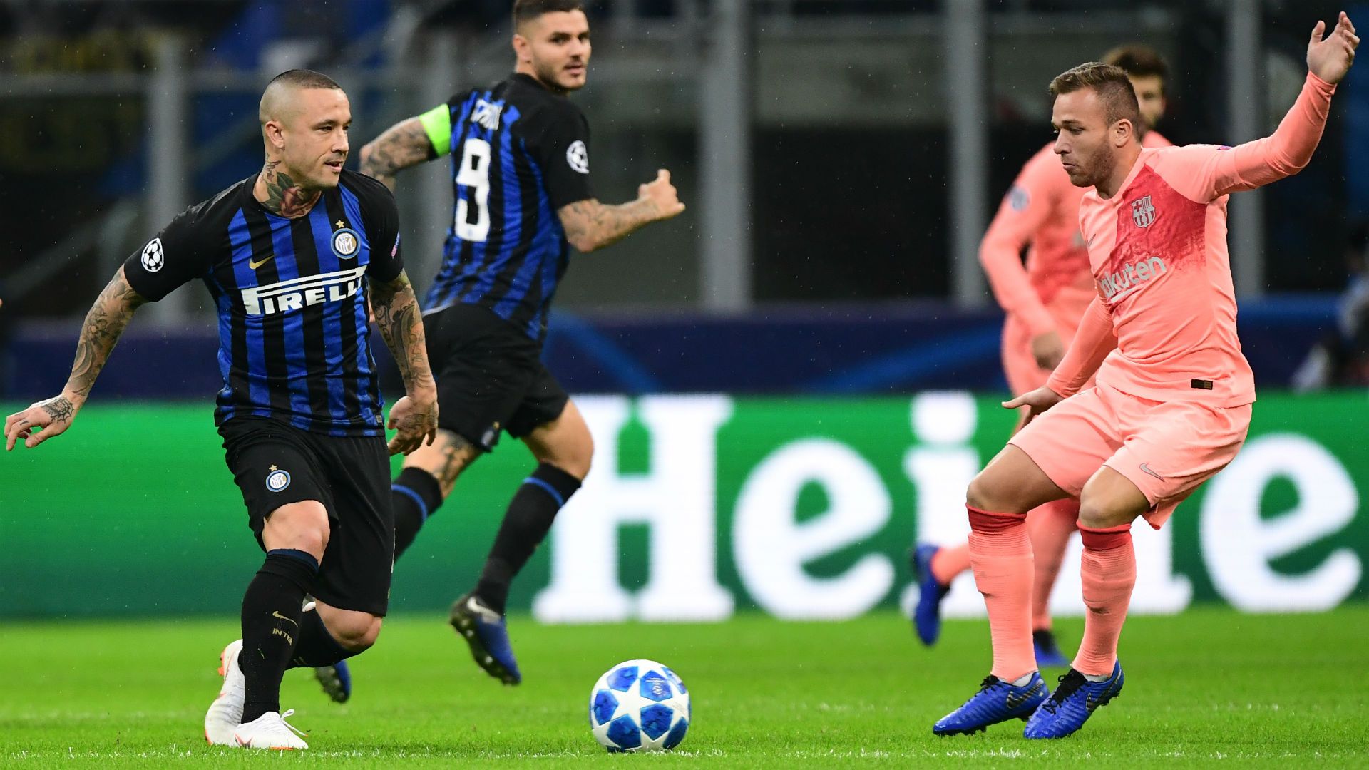 Arthur Nainggolan Inter Barcelona Champions League