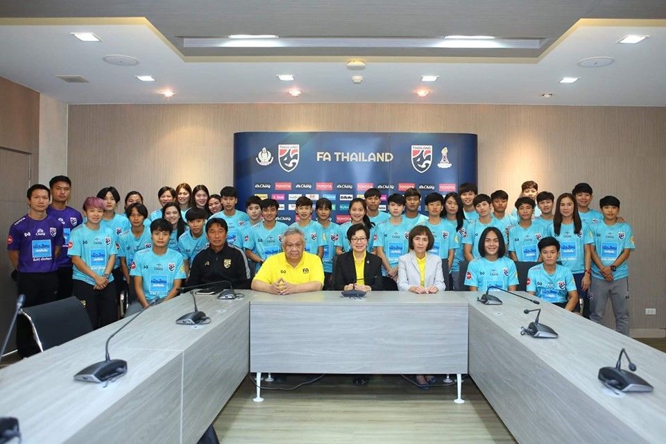 นฤพล แก่นสน