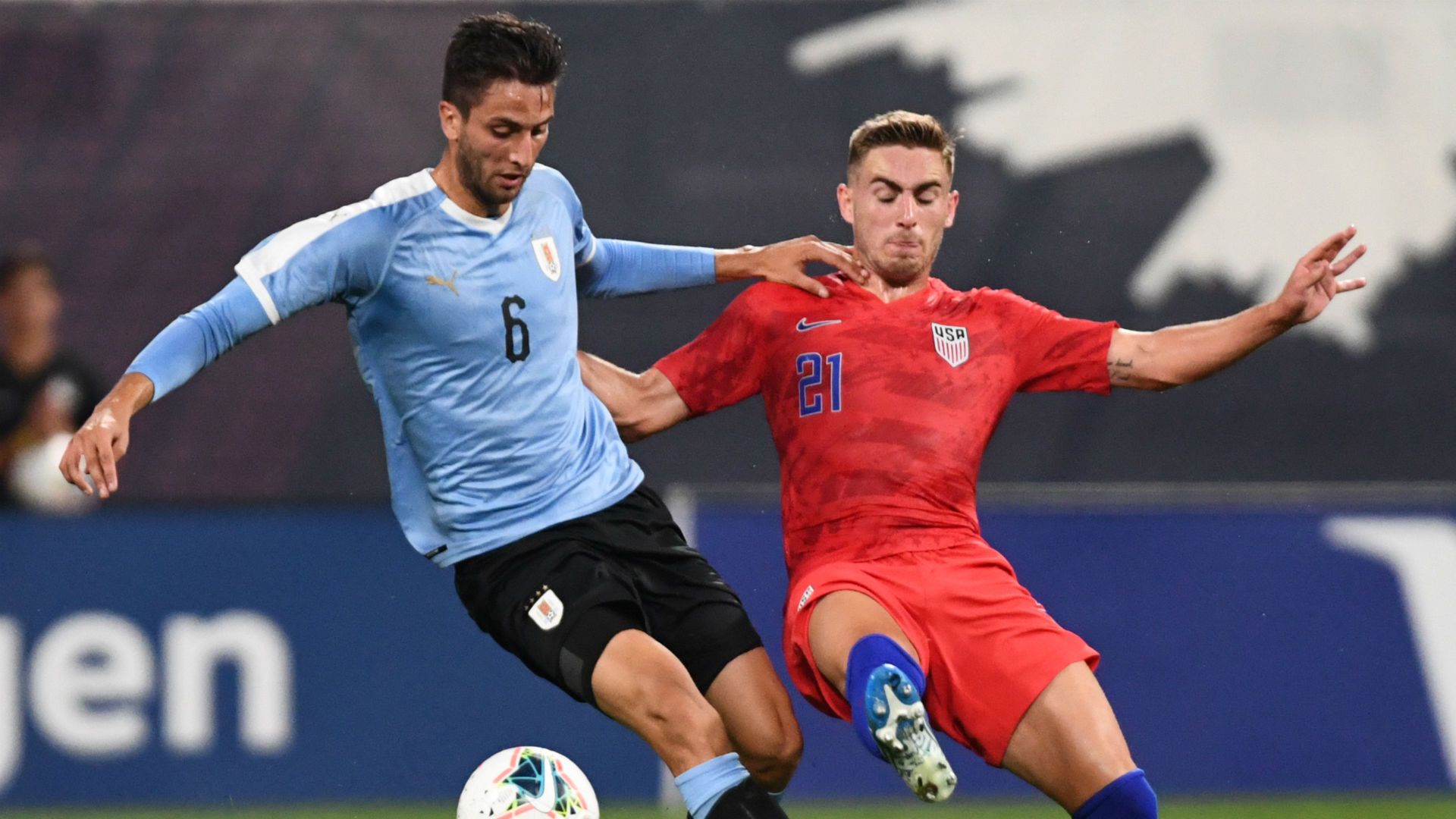 Rodrigo Bentancur Tyler Boyd USA Uruguay 2019