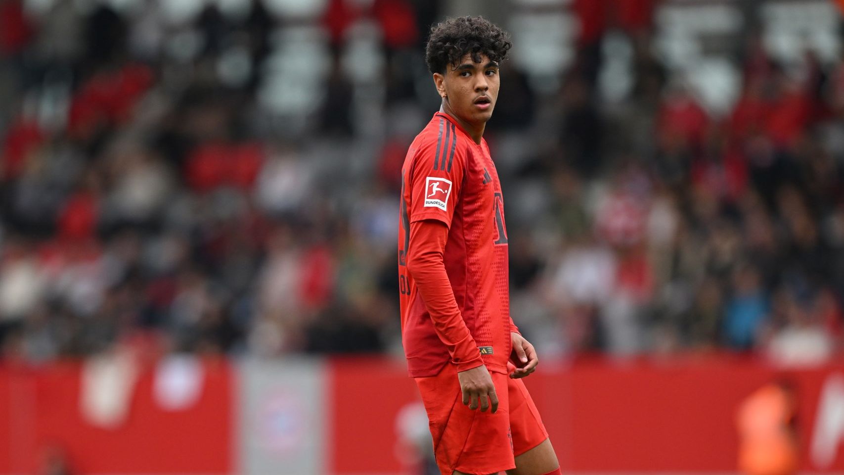 Adam Aznou FC Bayern 2024 HIC 2:1