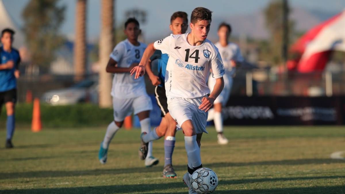 Adrian Hermano Jonathan González Foto