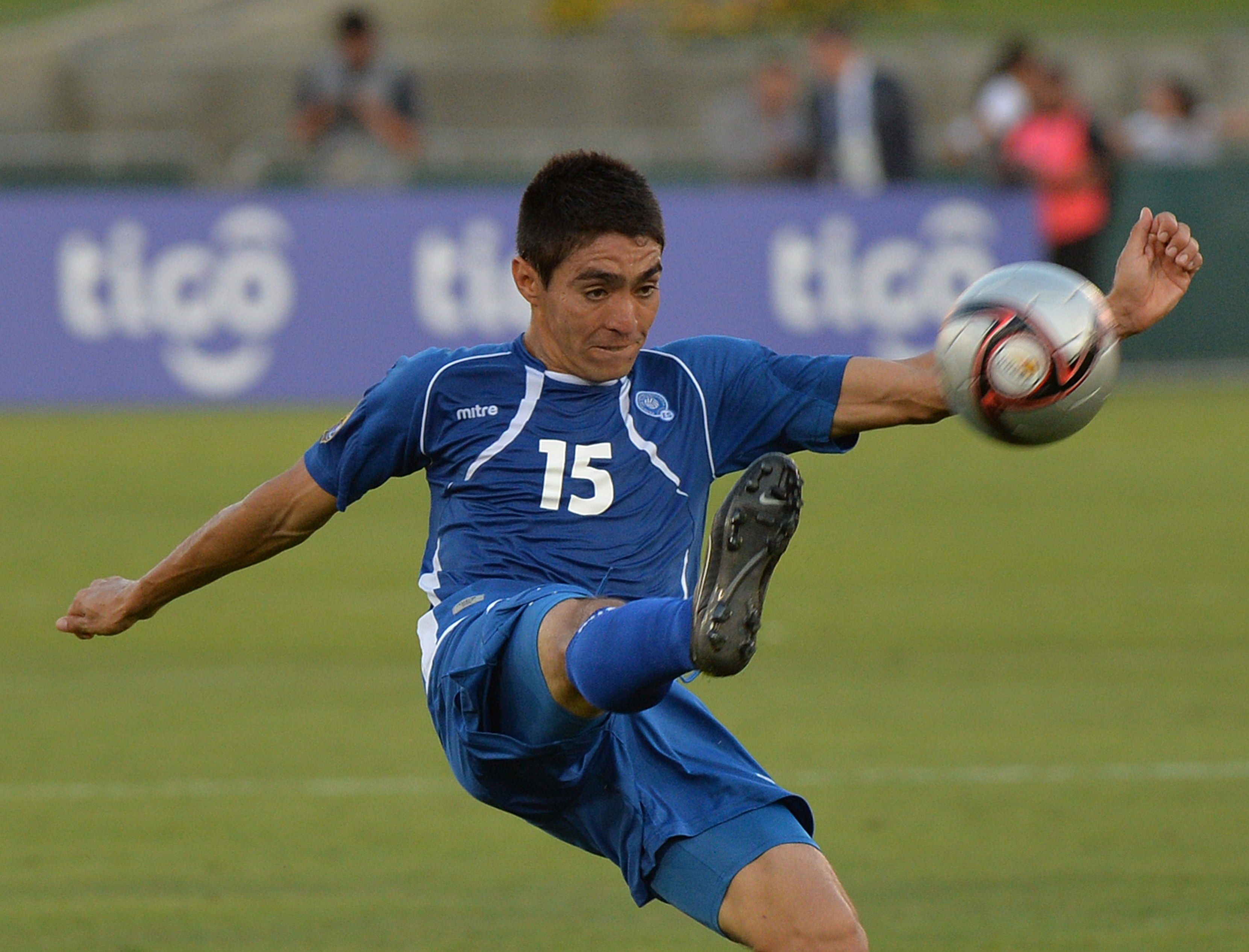 Néstor Raúl Renderos, El Salvador