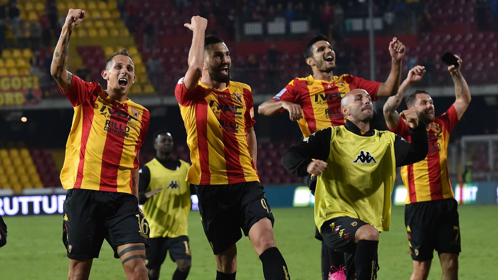 Benevento celebrating Serie B