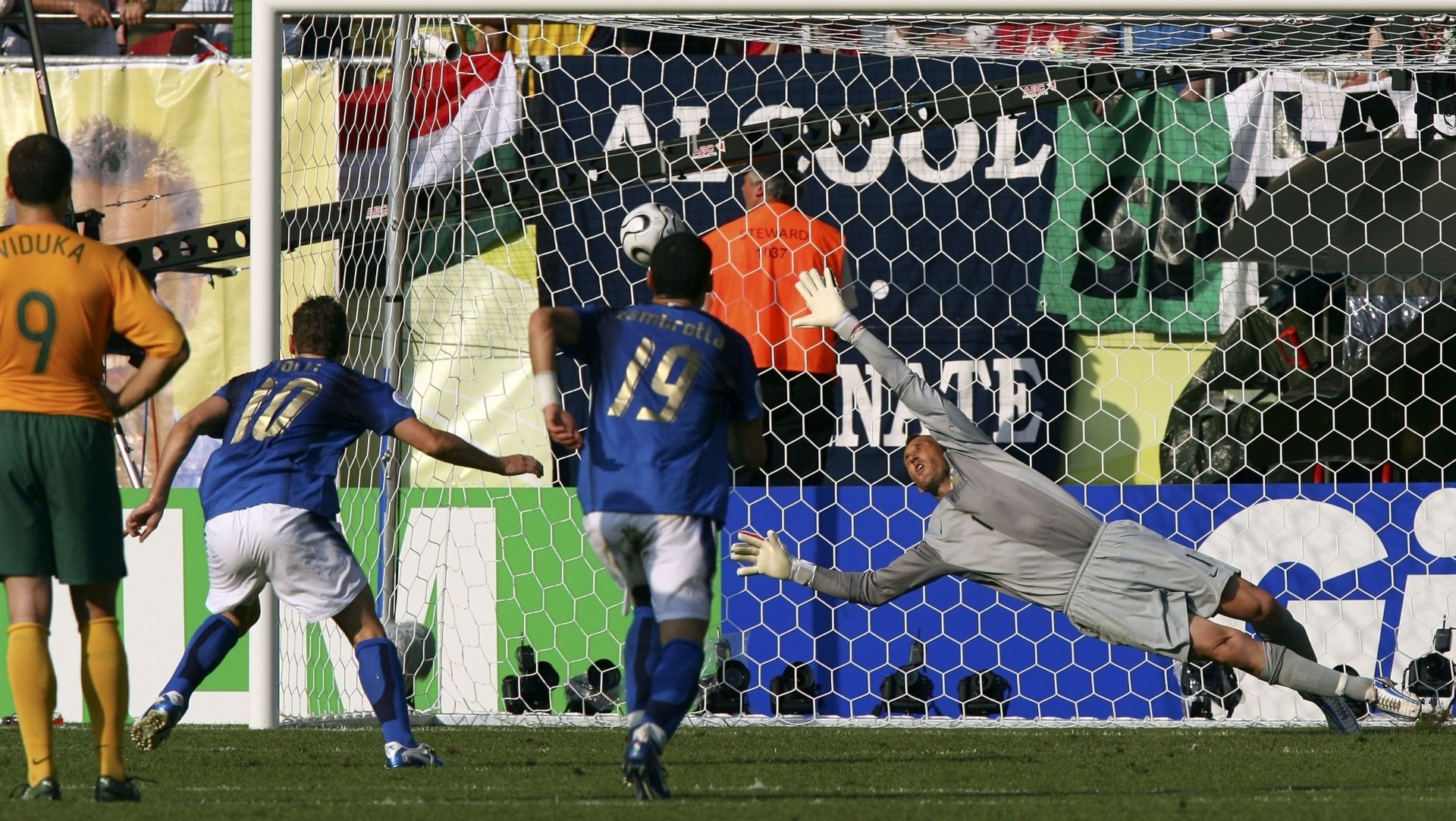 The perfect 10: Totti's greatest goals | Goal.com US