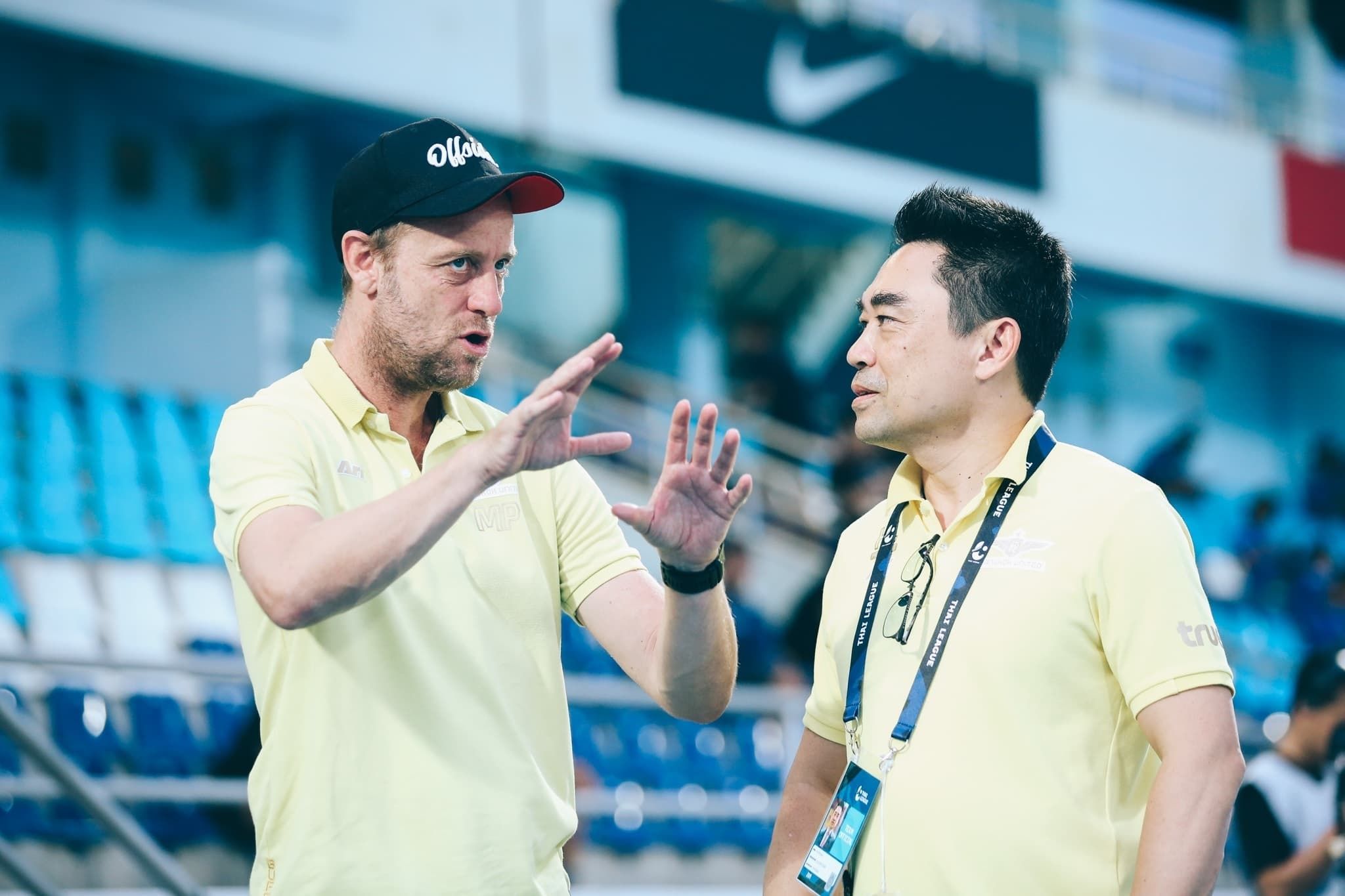 ขจร เจียรวนนท์ - มาโน โพลกิง