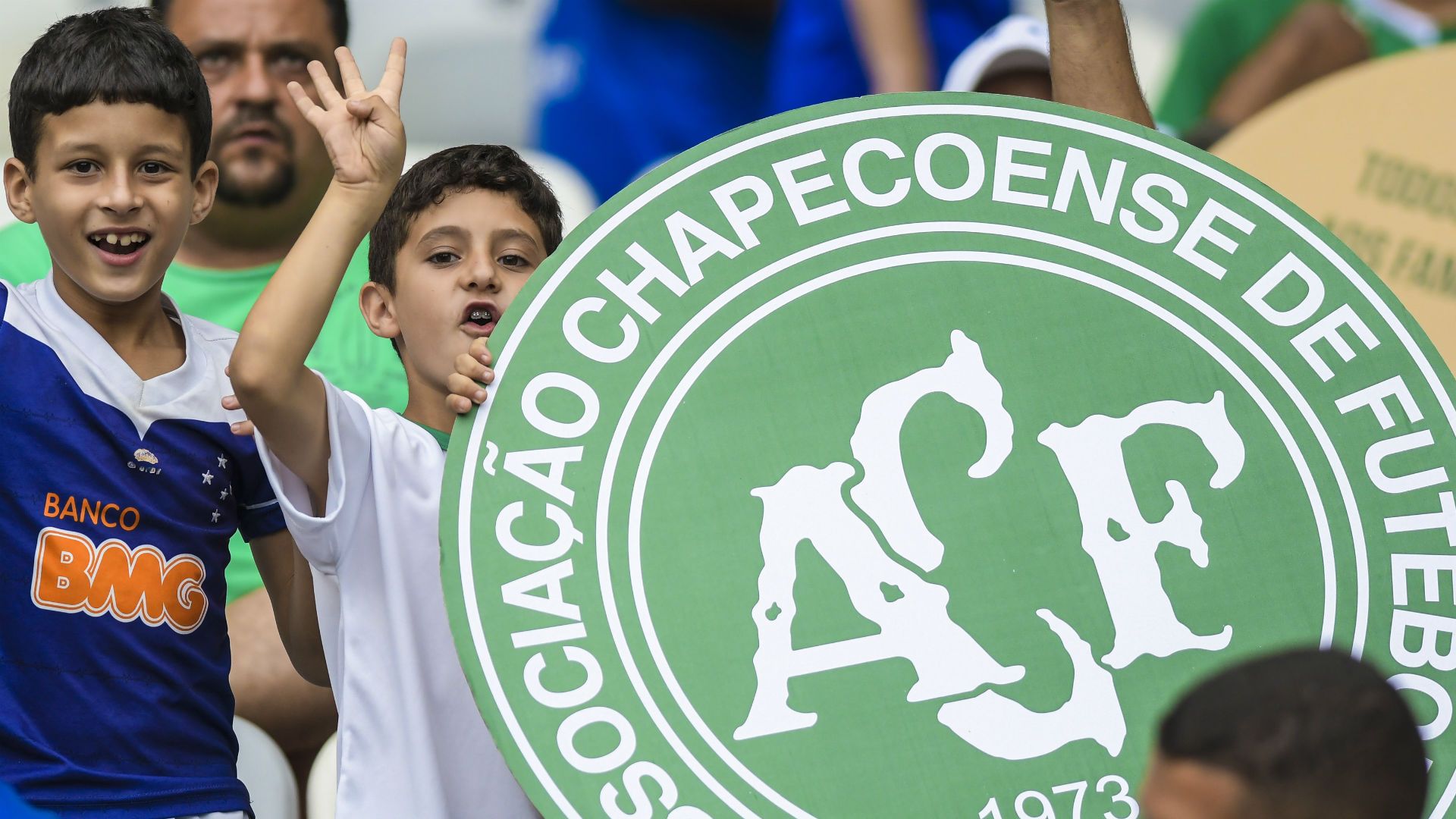 Brazil pays tribute to Chapecoense