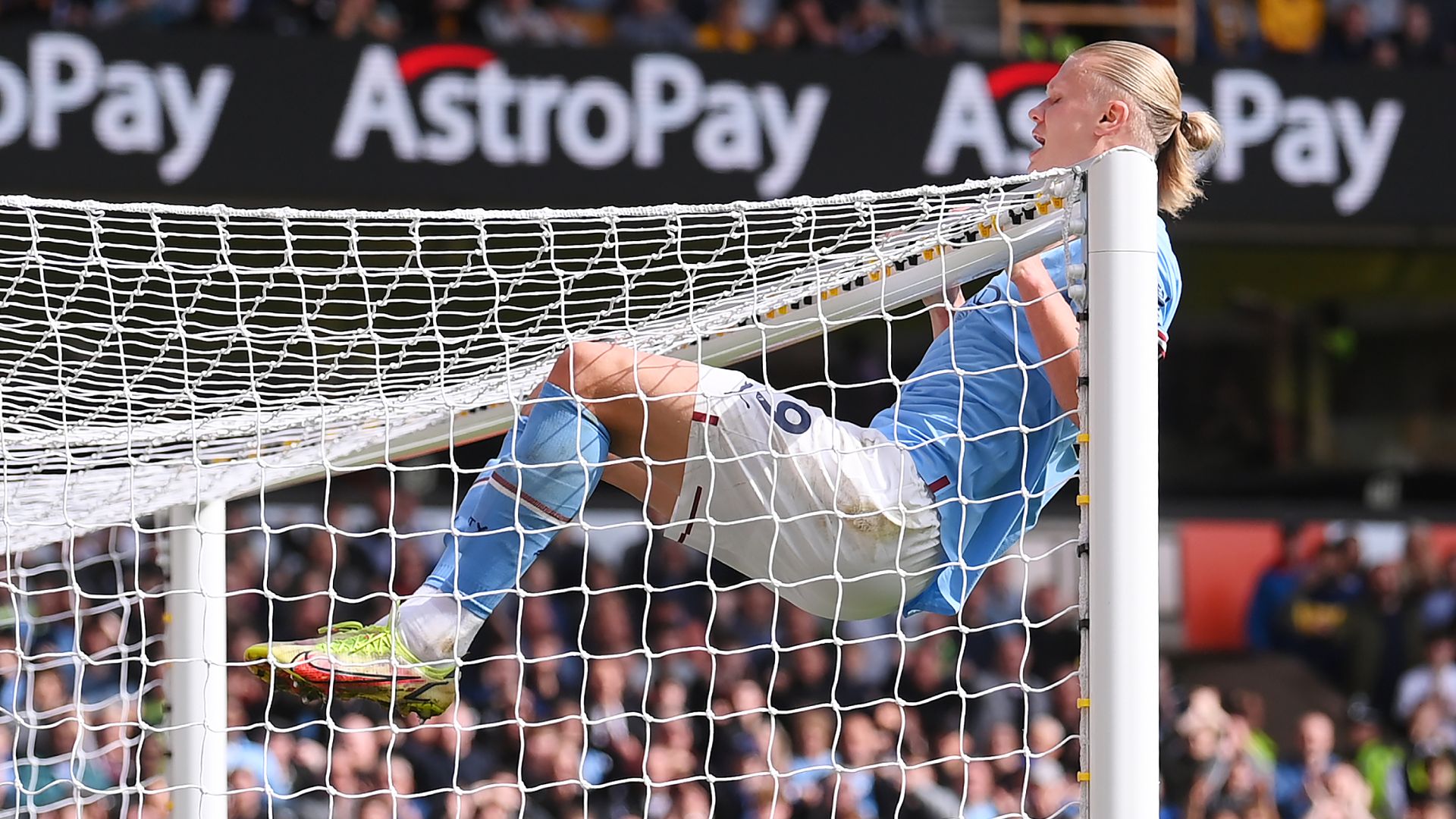 Erling Haaland Wolves Man City barre transversale