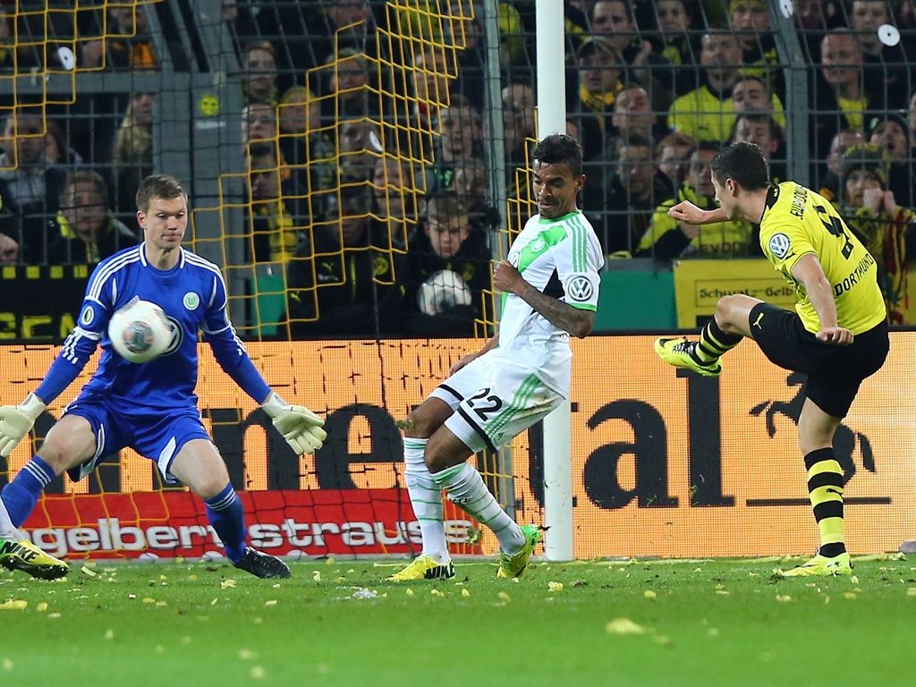 Max Grün Luiz Gustavo Robert Lewandowski Borussia Dortmund VfL Wolfsburg DFB Pokal 04152014