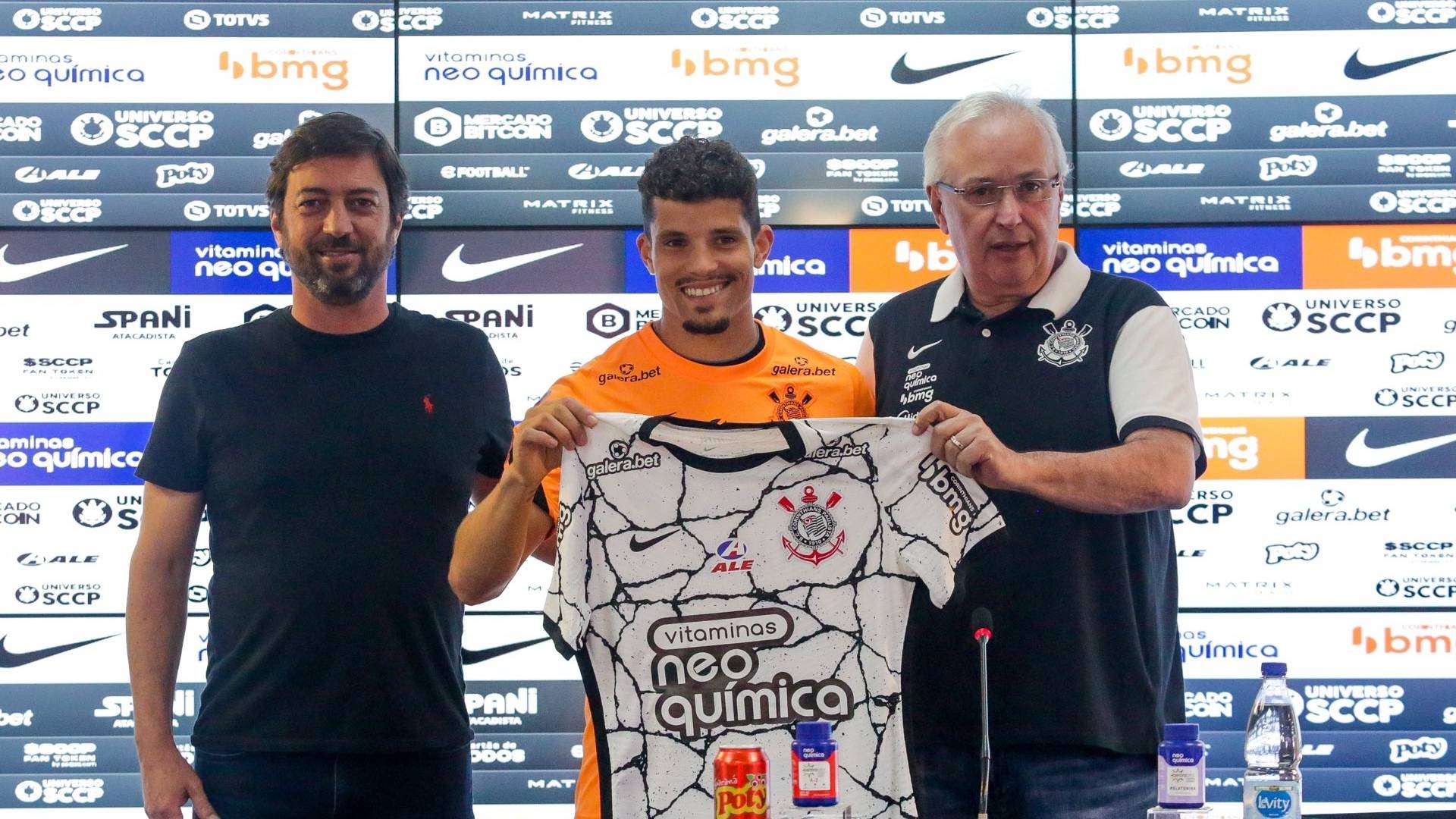 Rafael Ramos é apresentado no Corinthians